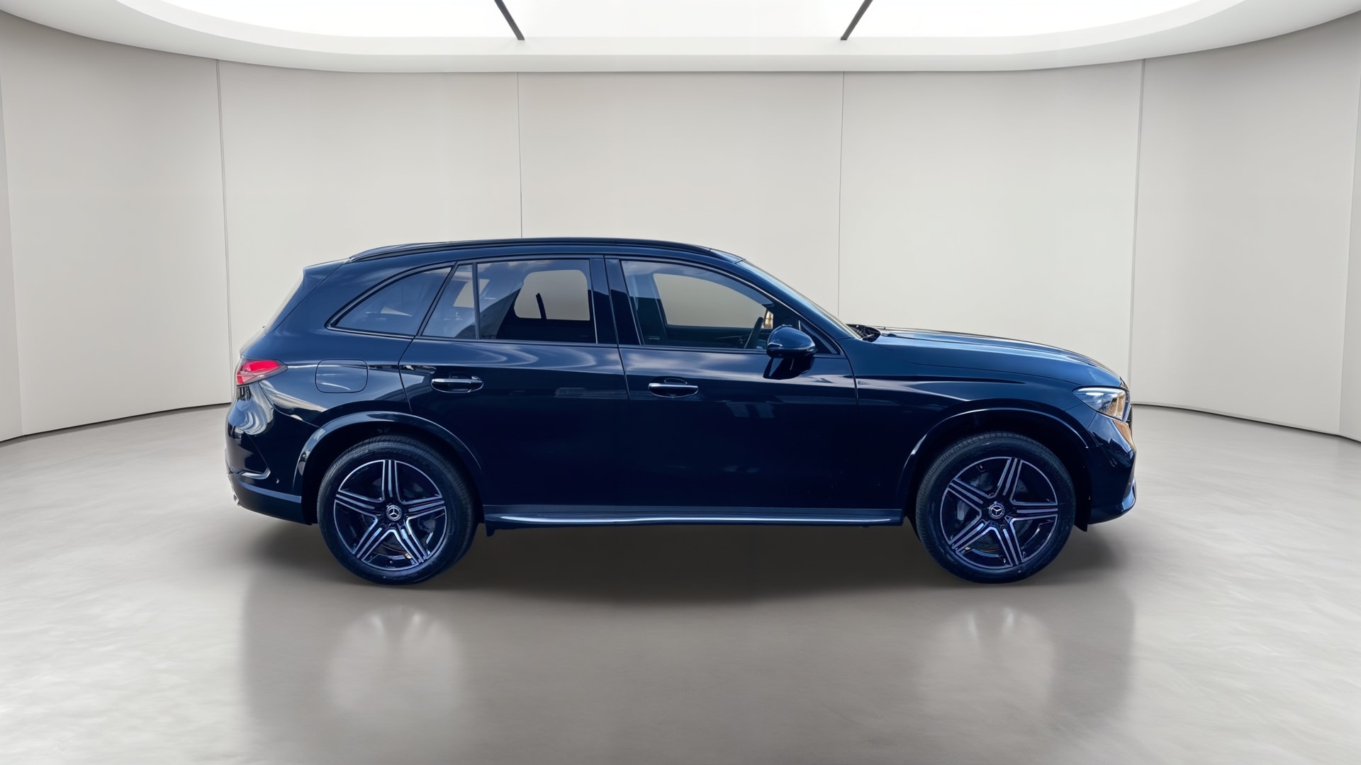 Mercedes-Benz GLC 300 e Hybrid EQ 4Matic AMG Line + — Profil droit