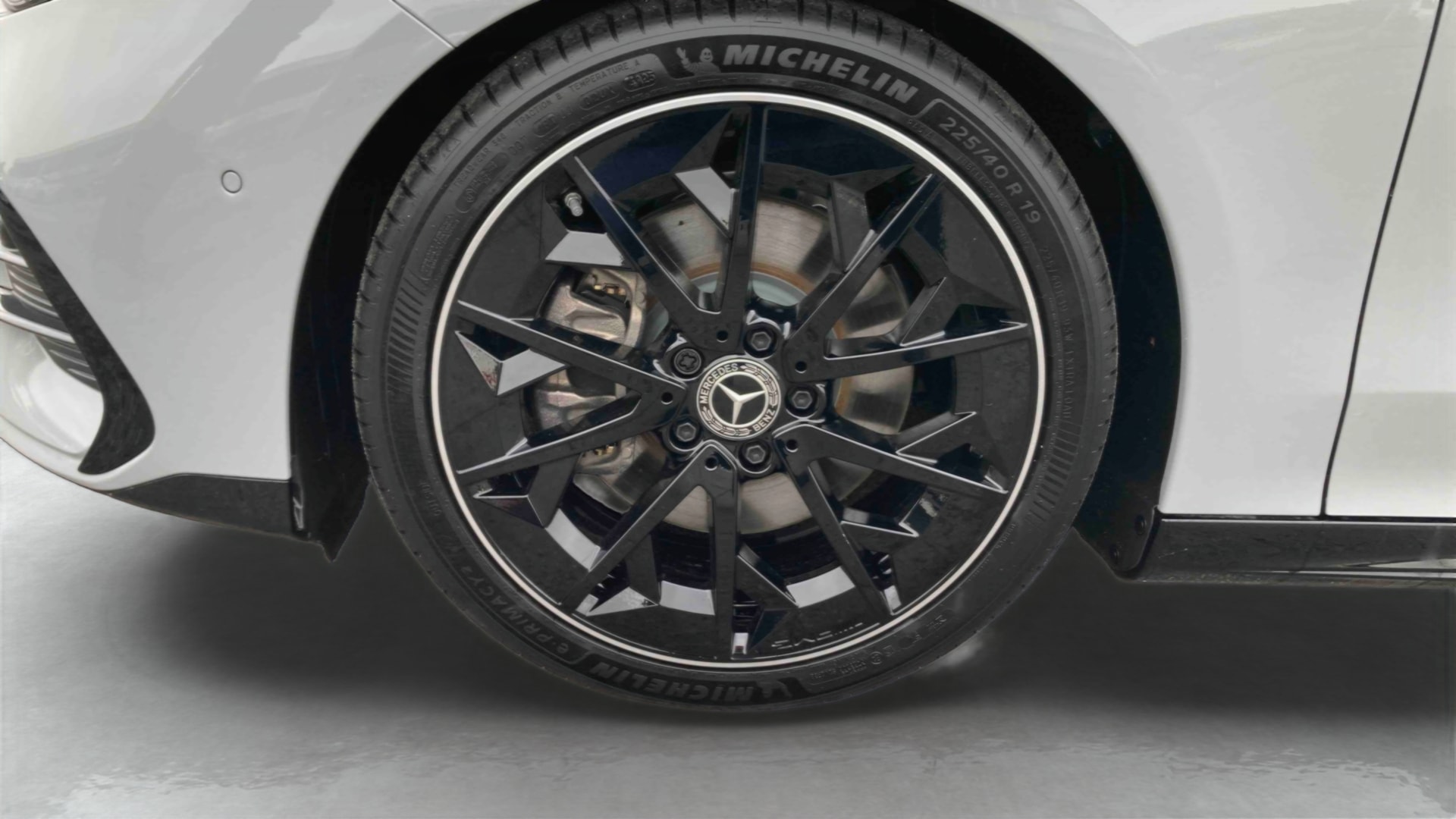Mercedes-Benz CLA 200 8F-eDCT Business Line Executive — Pneu avant gauche
