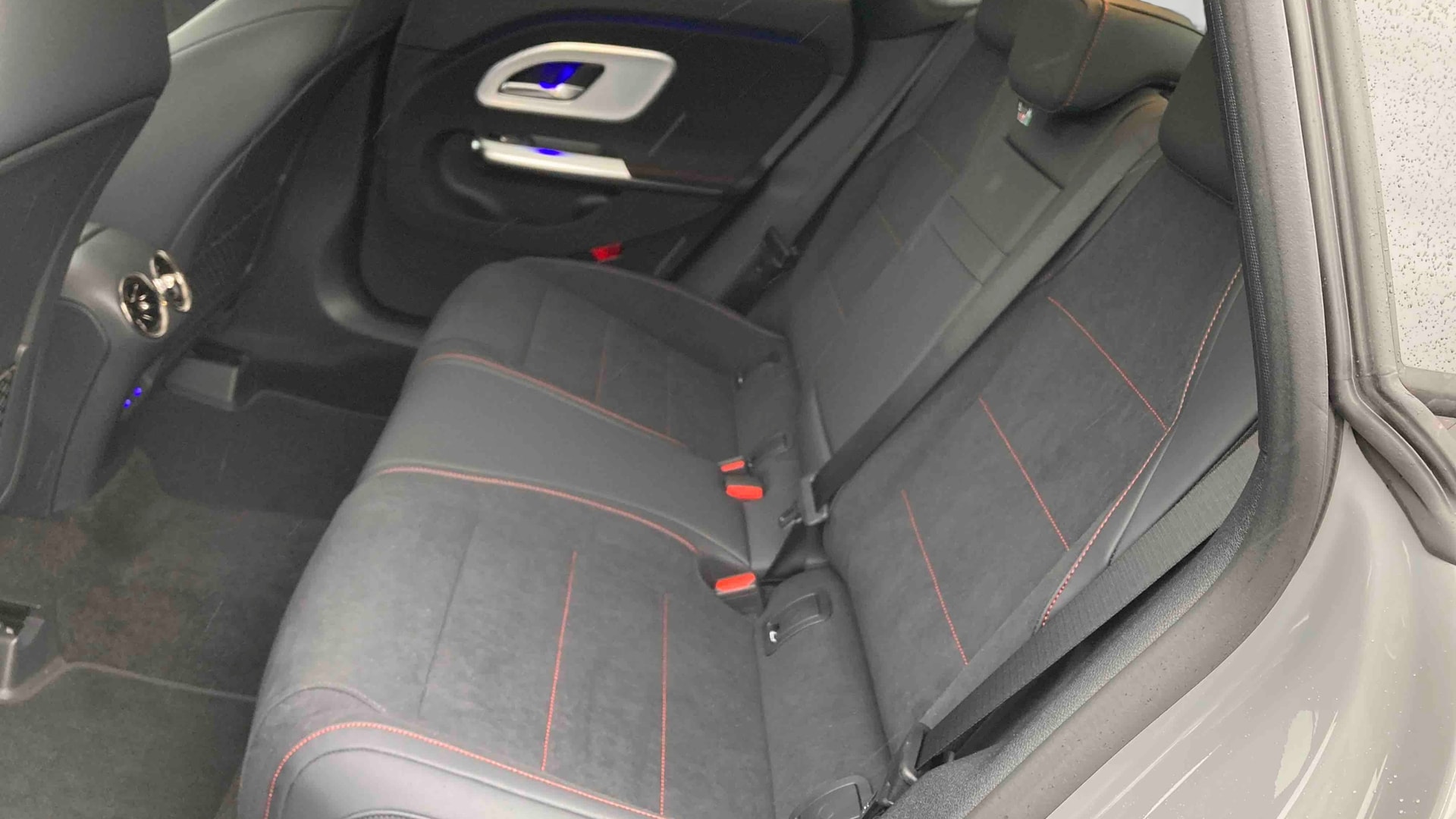 Mercedes-Benz CLA 200 8F-eDCT Business Line Executive — Siège arrière gauche