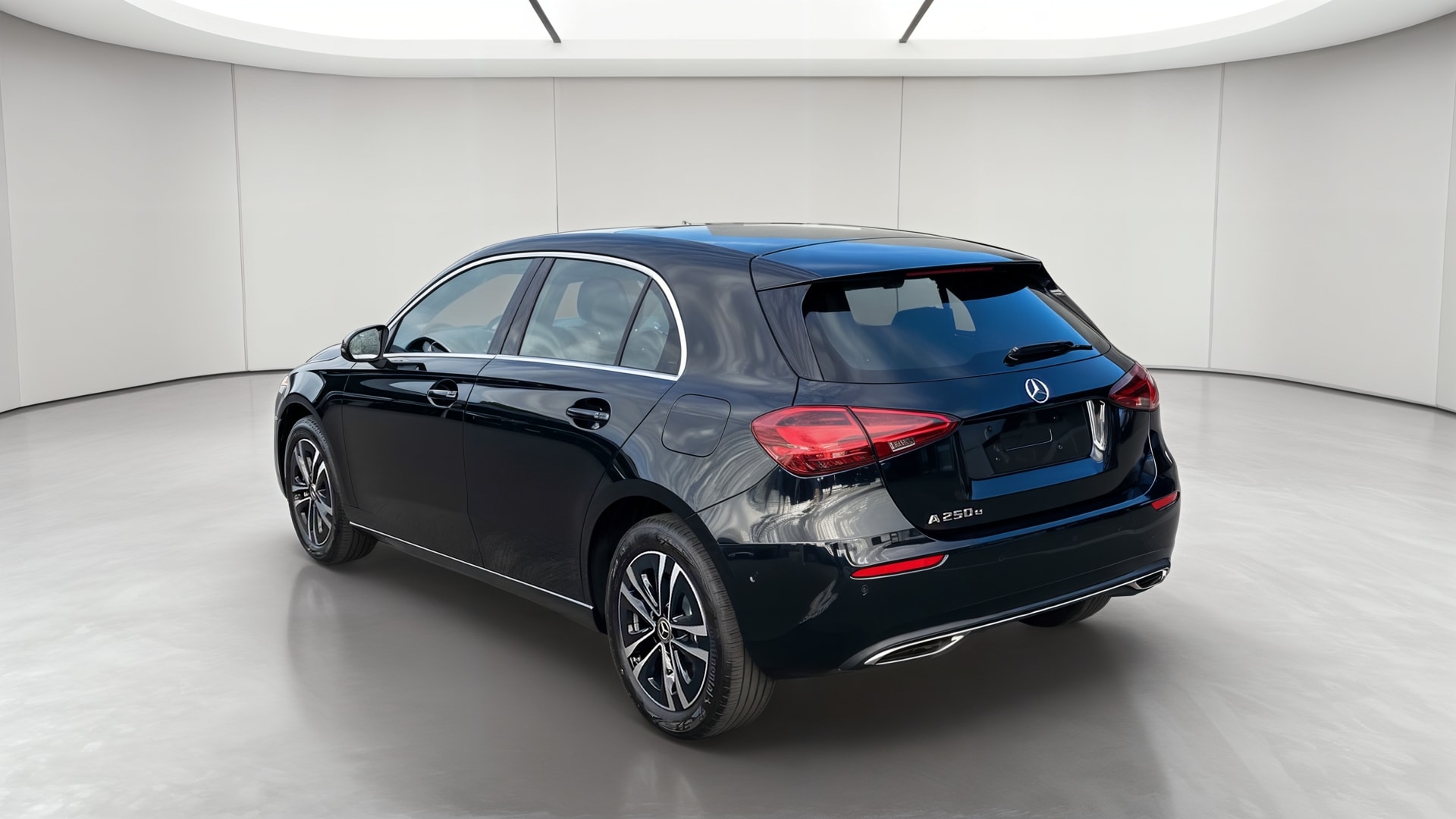 Mercedes-Benz Classe A 250 e Hybrid EQ Progressive Line — 3/4 arrière gauche