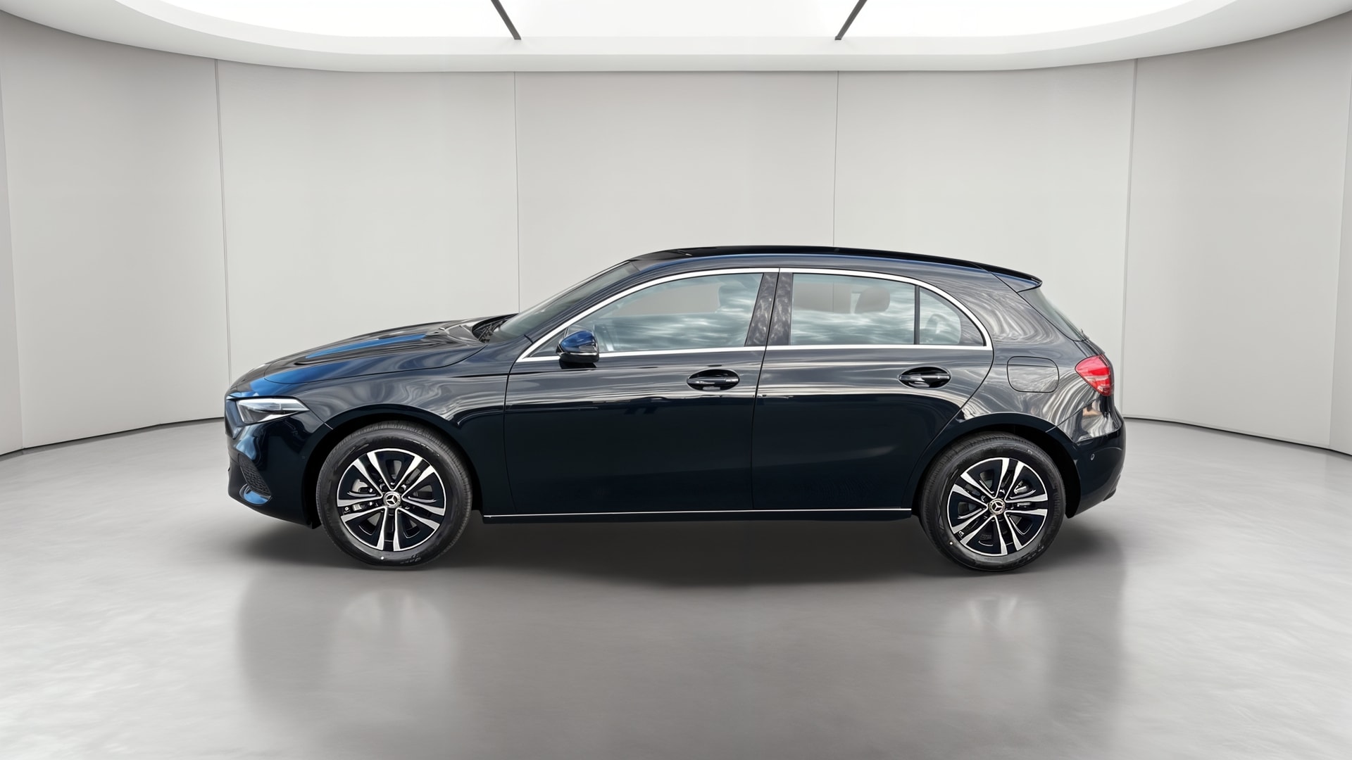 Mercedes-Benz Classe A 250 e Hybrid EQ Progressive Line — Profil gauche