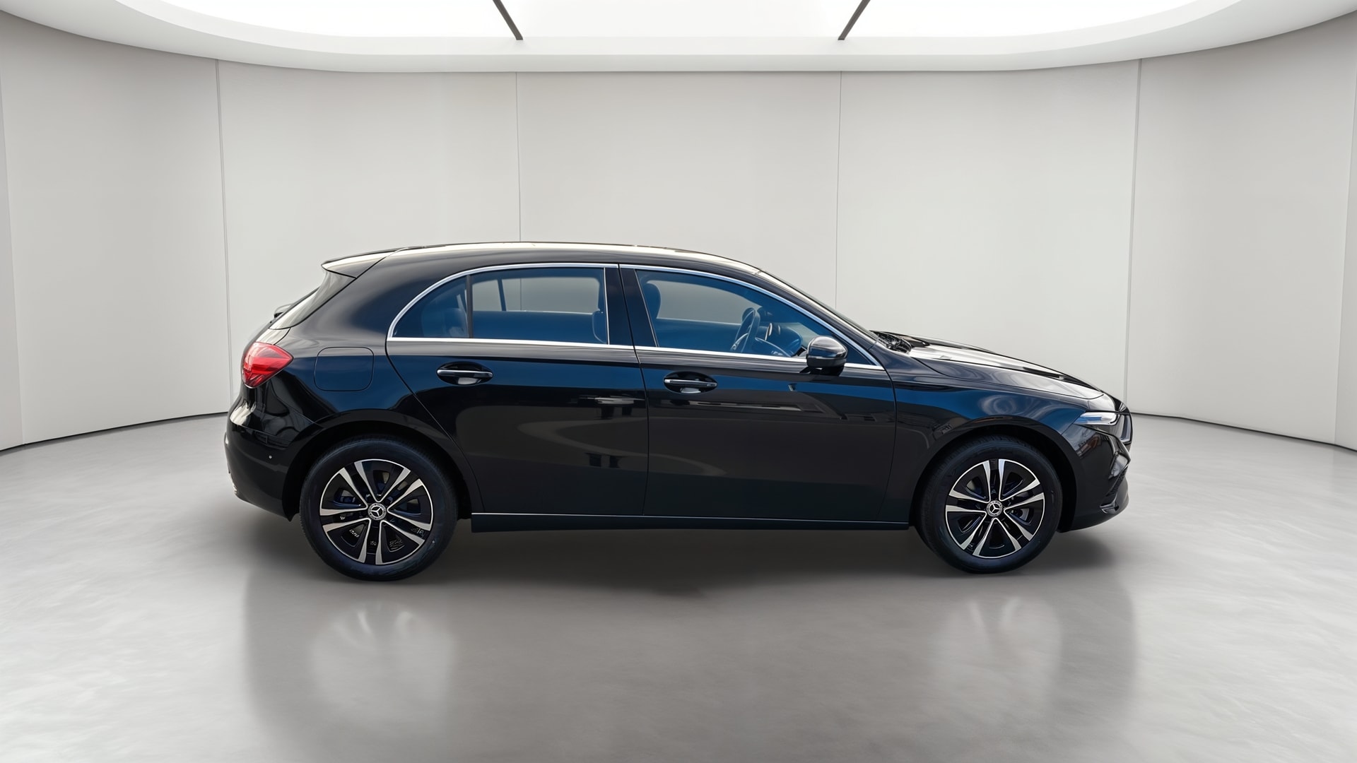 Mercedes-Benz Classe A 250 e Hybrid EQ Progressive Line — Profil droit