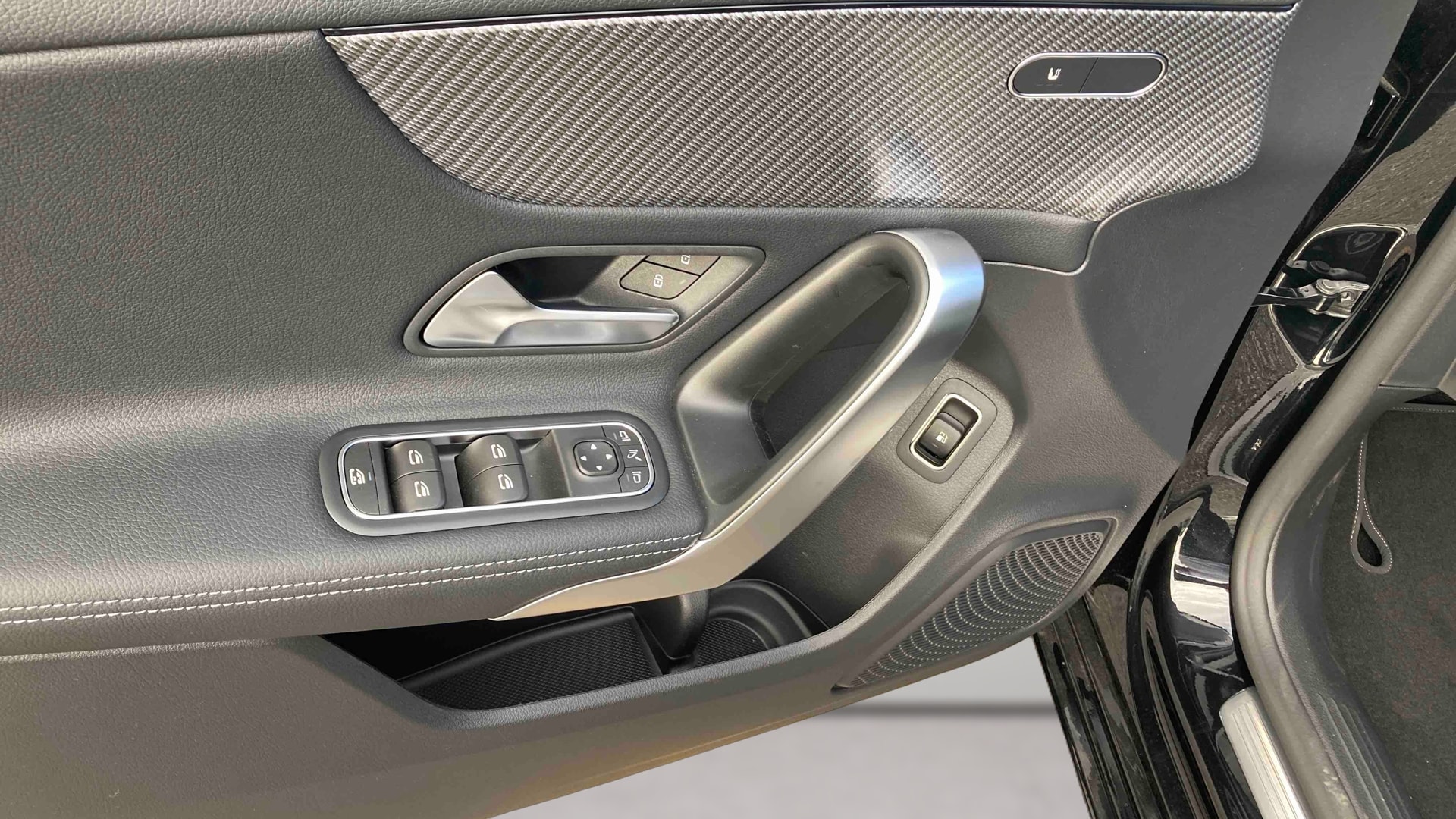 Mercedes-Benz Classe A 250 e Hybrid EQ Progressive Line — photo 17