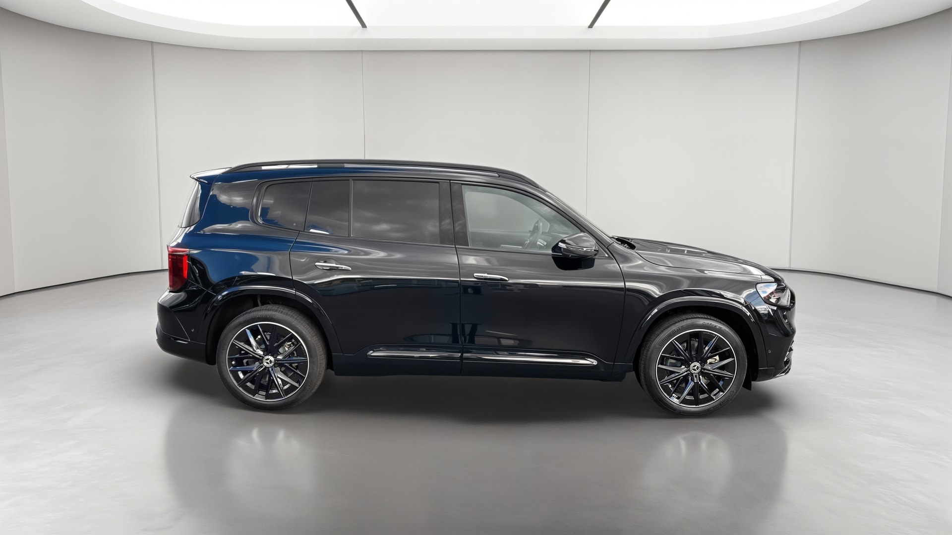 Mercedes-Benz GLB 200 4MATIC AMG Line — Profil droit