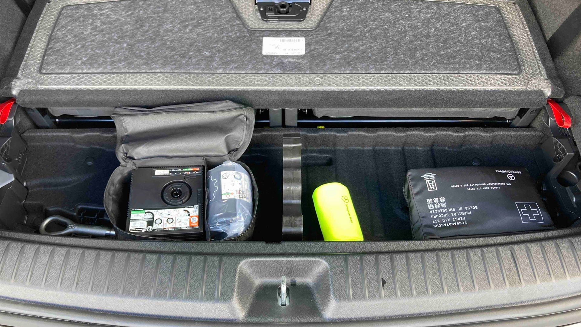 Mercedes-Benz GLB 200 4MATIC AMG Line — photo 15