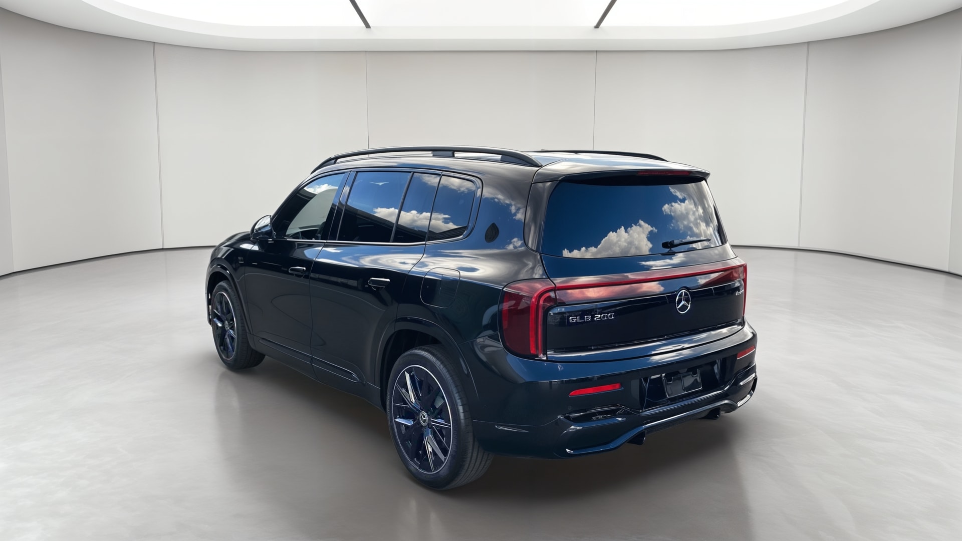 Mercedes-Benz GLB 200 4MATIC AMG Line — 3/4 arrière gauche