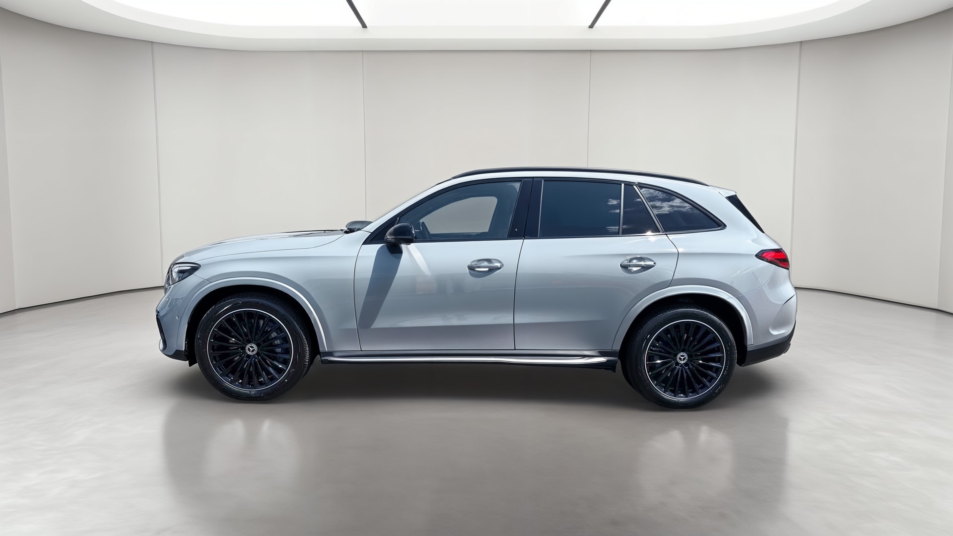 Mercedes-Benz GLC 220 d 4Matic AMG Line — Profil gauche