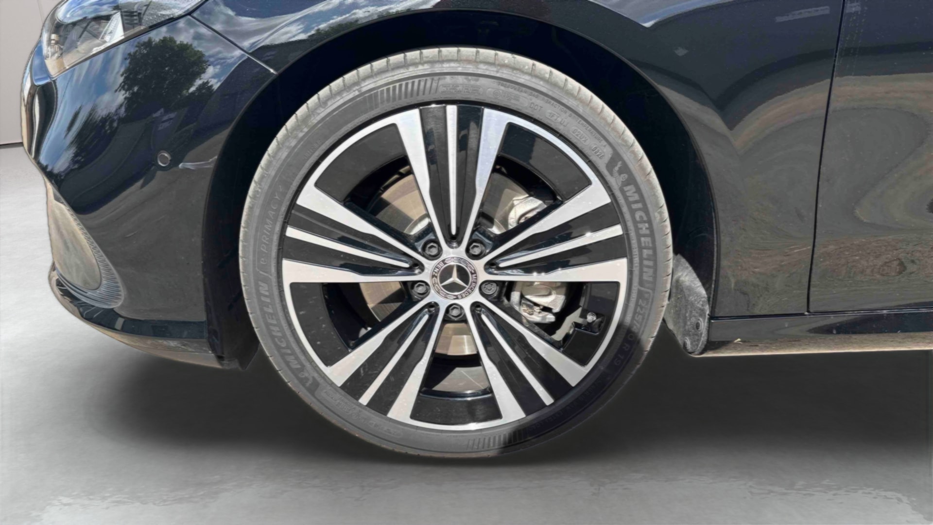 Mercedes-Benz CLA 250+ avec technologie EQ Limited Edition — Pneu avant gauche