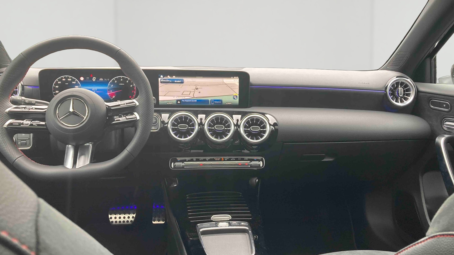 Mercedes-Benz Classe A 180 Star Edition — Planche de bord