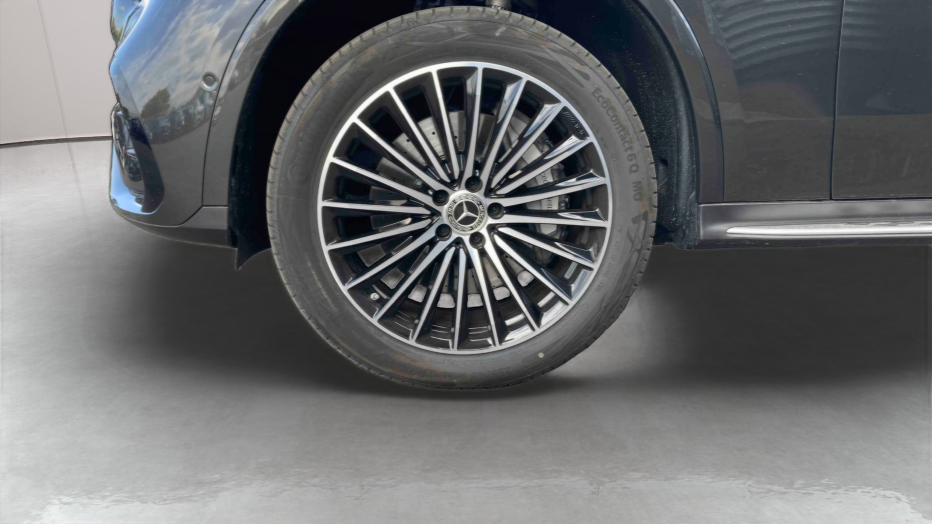 Mercedes-Benz GLC 300 e Hybrid EQ 4Matic AMG Line + — Pneu avant gauche