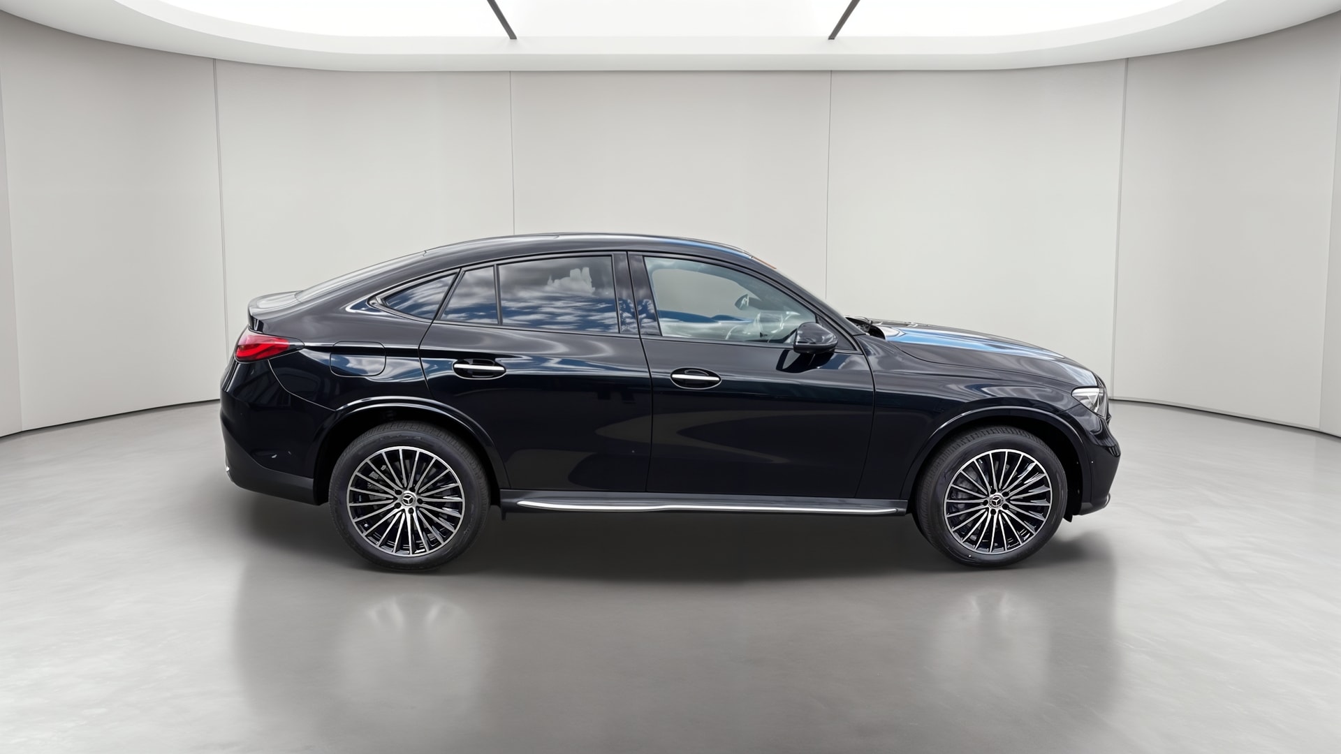 Mercedes-Benz GLC Coupe 300 e Hybrid EQ 4Matic AMG Line + — Profil droit
