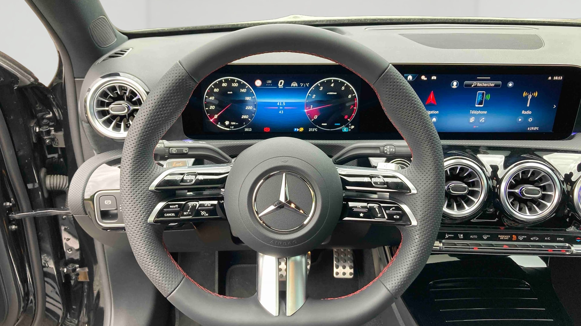 Mercedes-Benz Classe A 180 Star Edition — Poste de pilotage