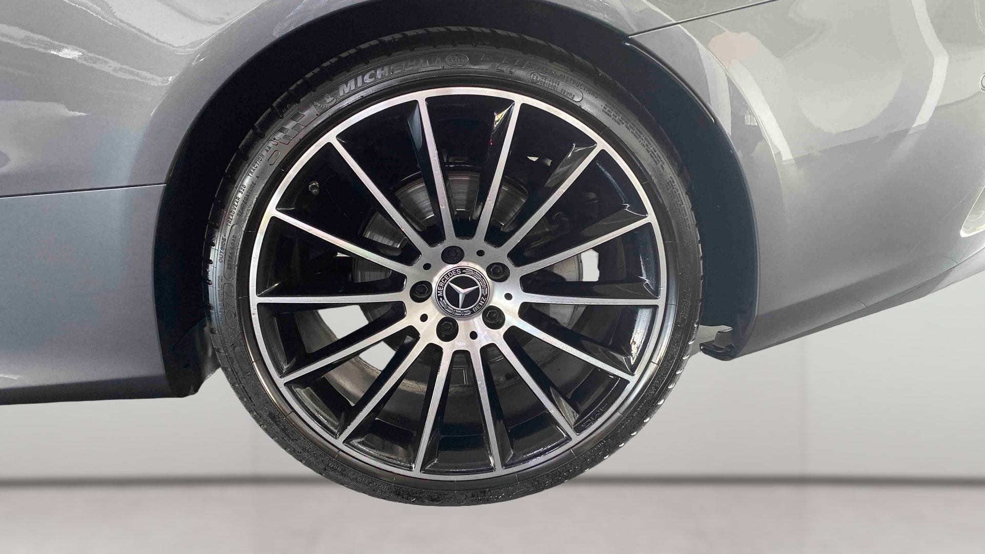 Mercedes-Benz Classe E Cabriolet 300 9G-Tronic AMG Line — Jante avant gauche