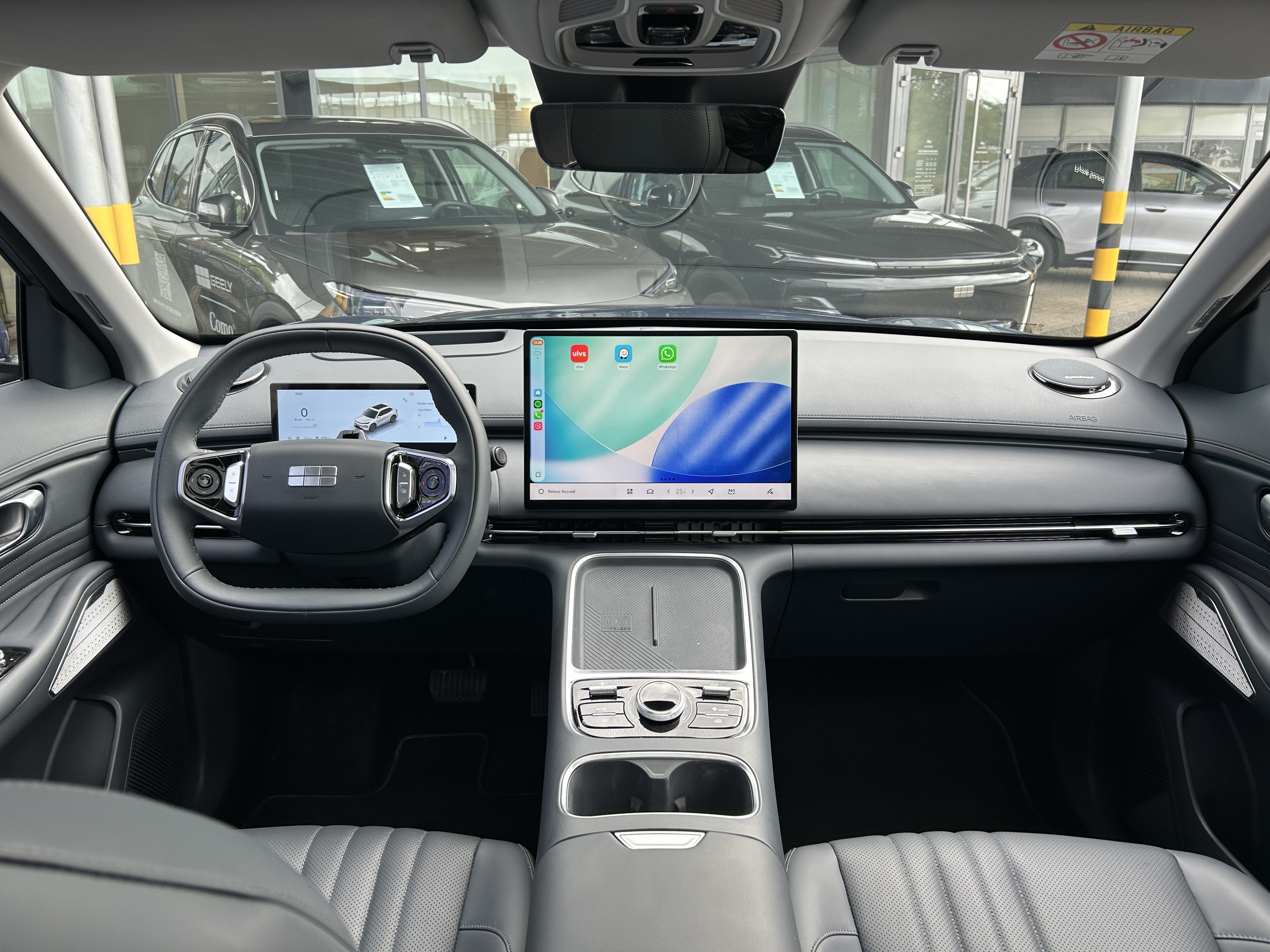 GEELY Starray EM-i Max+ — Console centrale