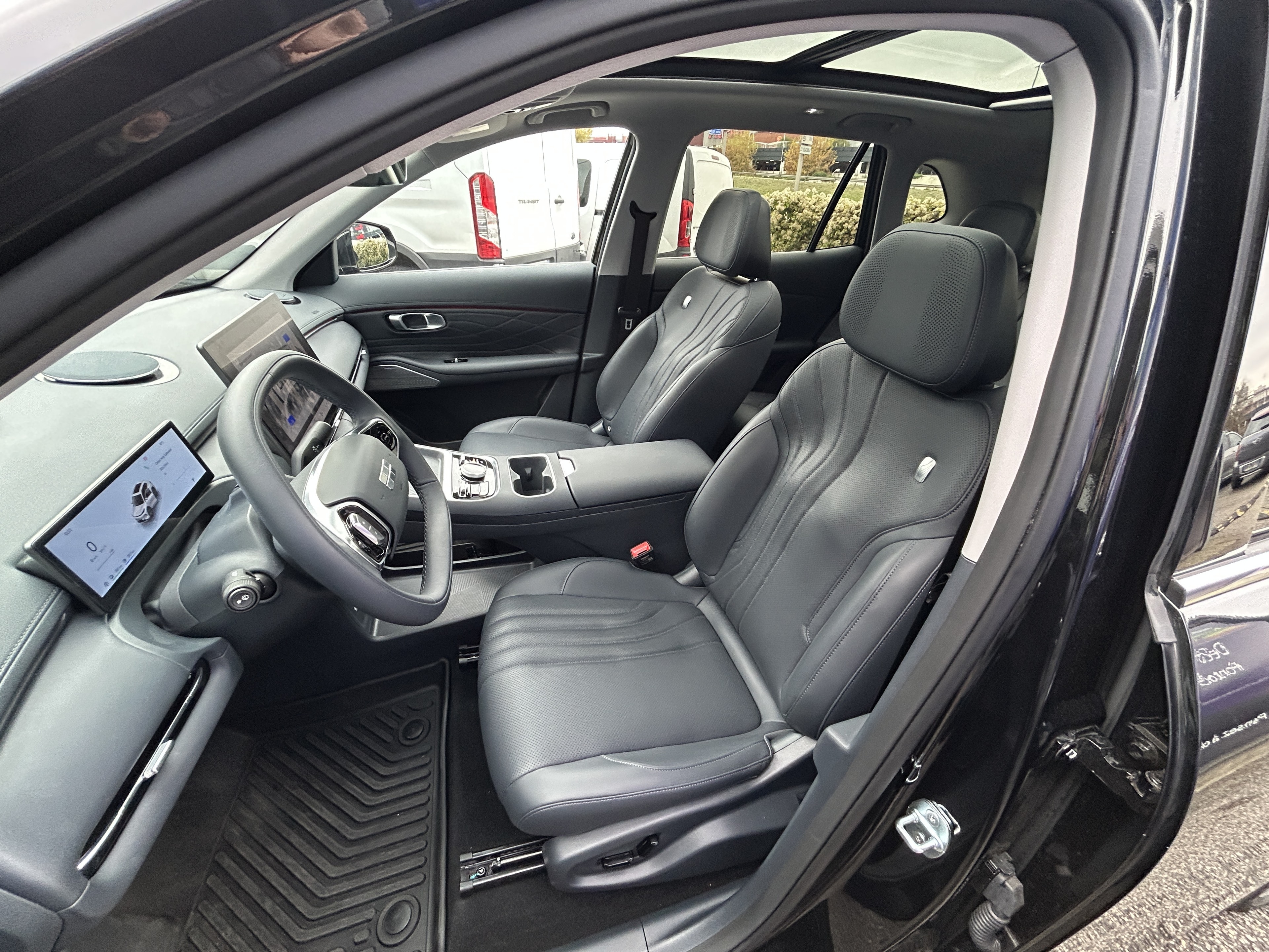 GEELY Starray EM-i Max+ — Intérieur conducteur