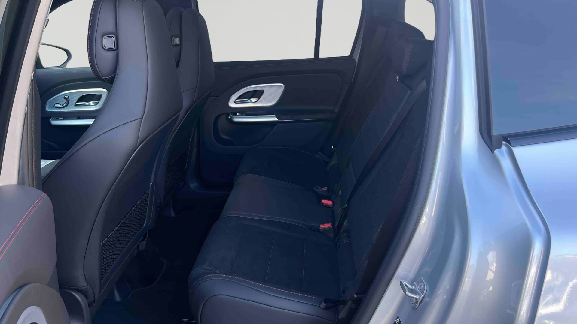 Mercedes-Benz GLB 250+ electrique AMG Line — Siège arrière gauche