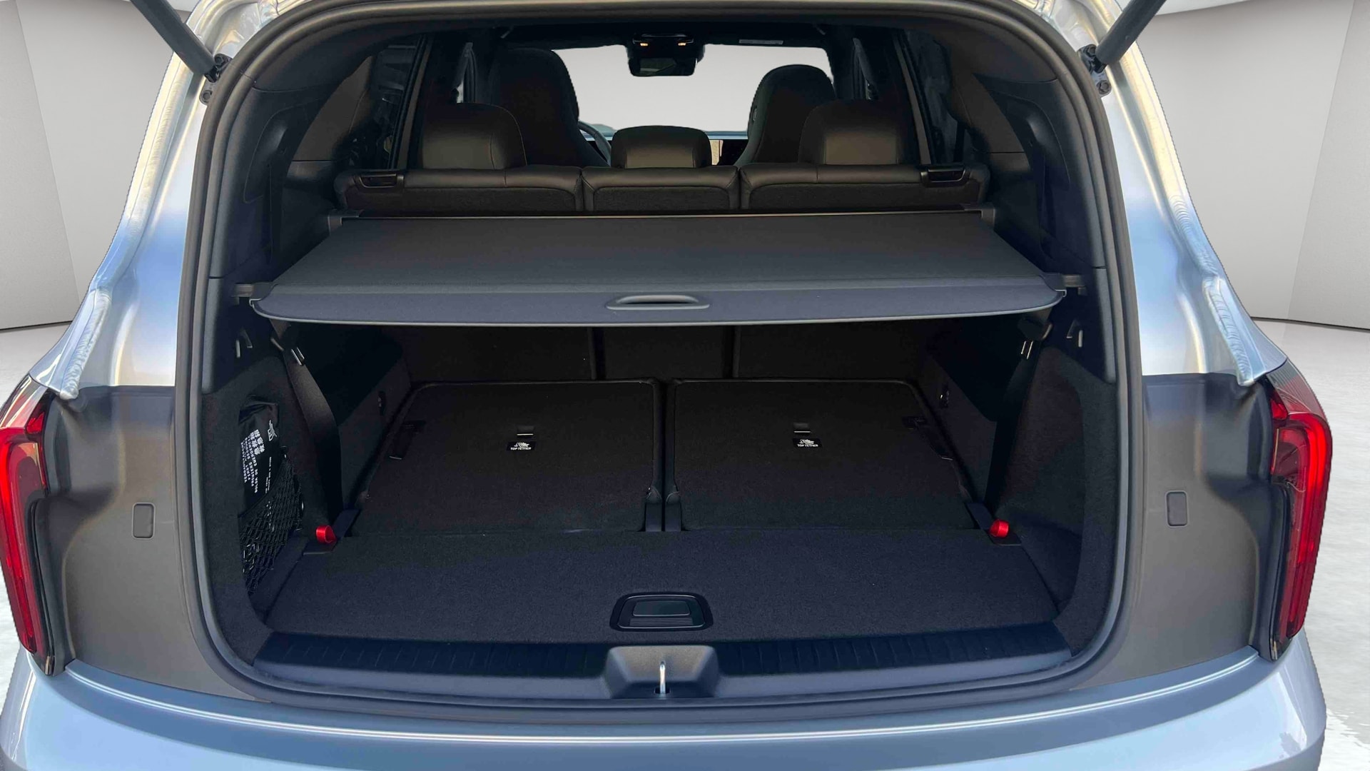Mercedes-Benz GLB 250+ electrique AMG Line — Coffre
