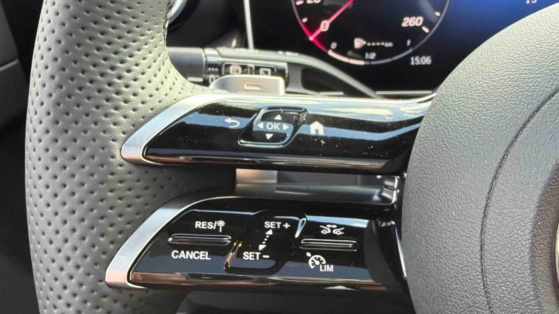 Mercedes-Benz GLC 300 e Hybrid EQ 4Matic AMG Line + — photo 21