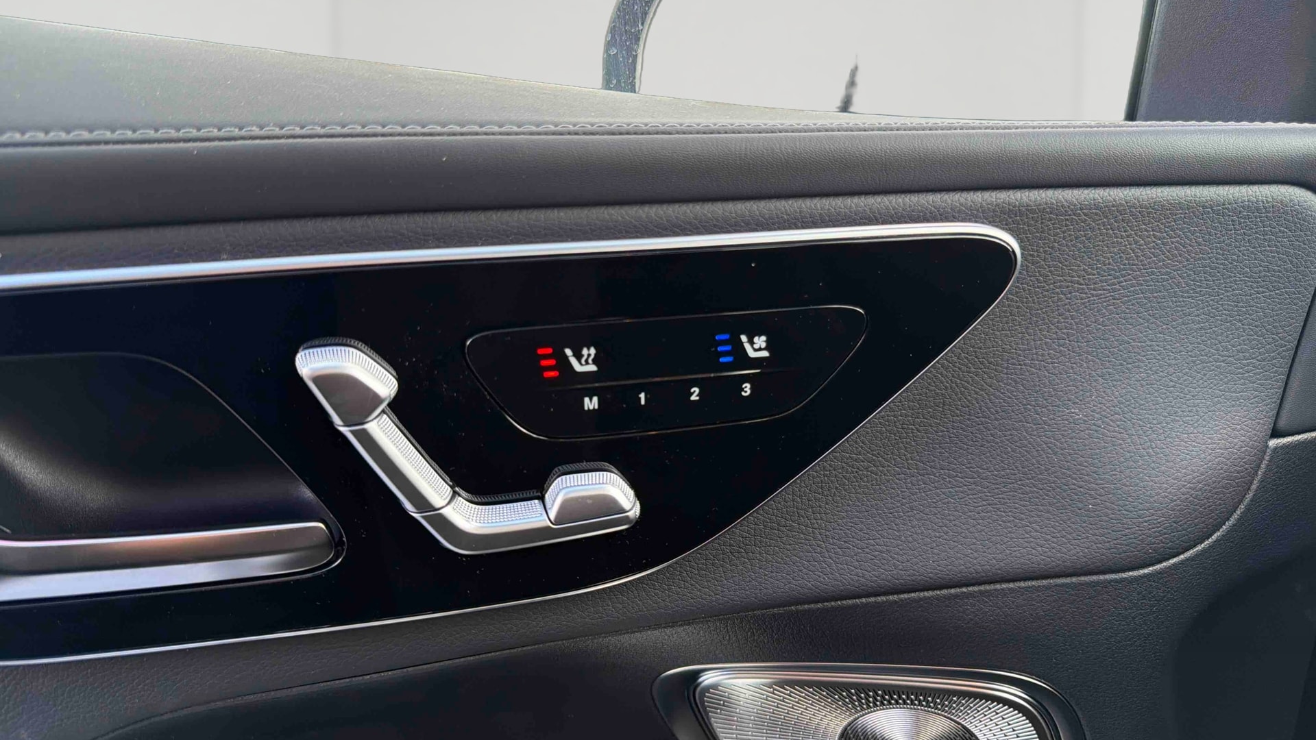 Mercedes-Benz GLC 300 e Hybrid EQ 4Matic AMG Line + — photo 22