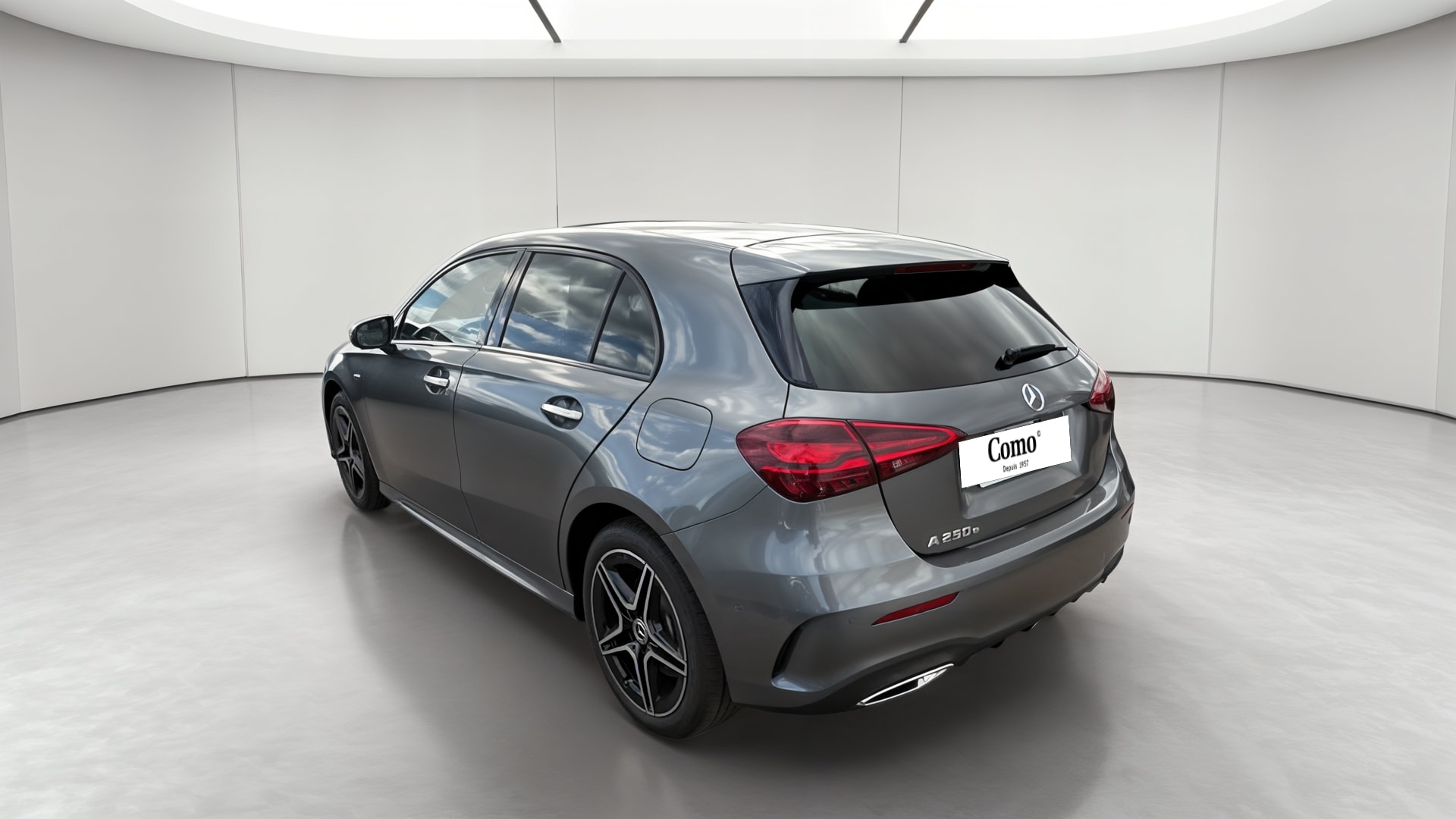 Mercedes-Benz Classe A 250 e Hybrid EQ AMG Line — 3/4 arrière gauche