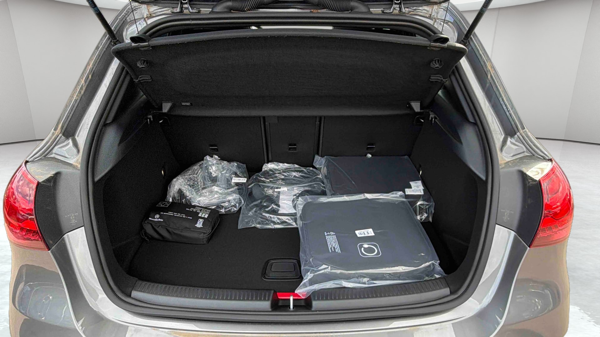 Mercedes-Benz Classe A 250 e Hybrid EQ AMG Line — Coffre
