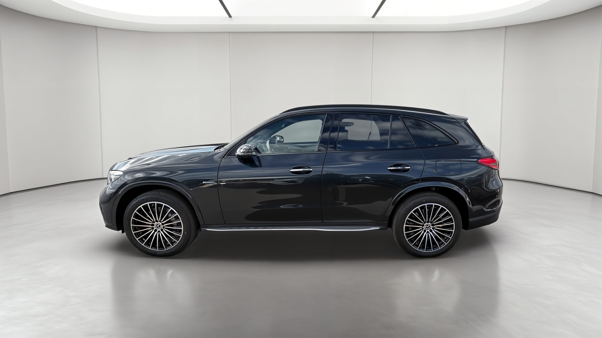 Mercedes-Benz GLC 300 e Hybrid EQ 4Matic AMG Line + — Profil gauche