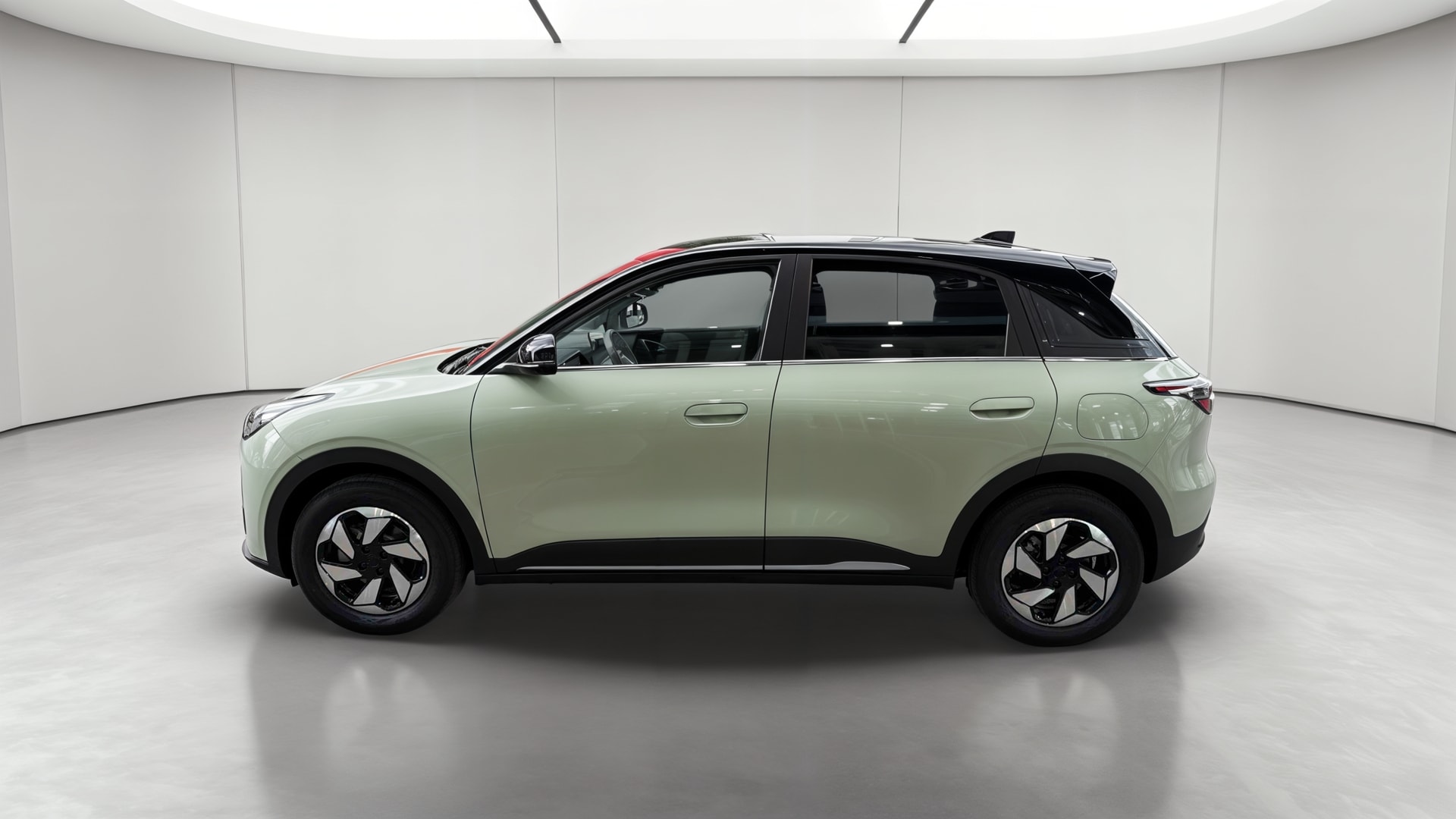 Geely E2 Max+ — Profil gauche
