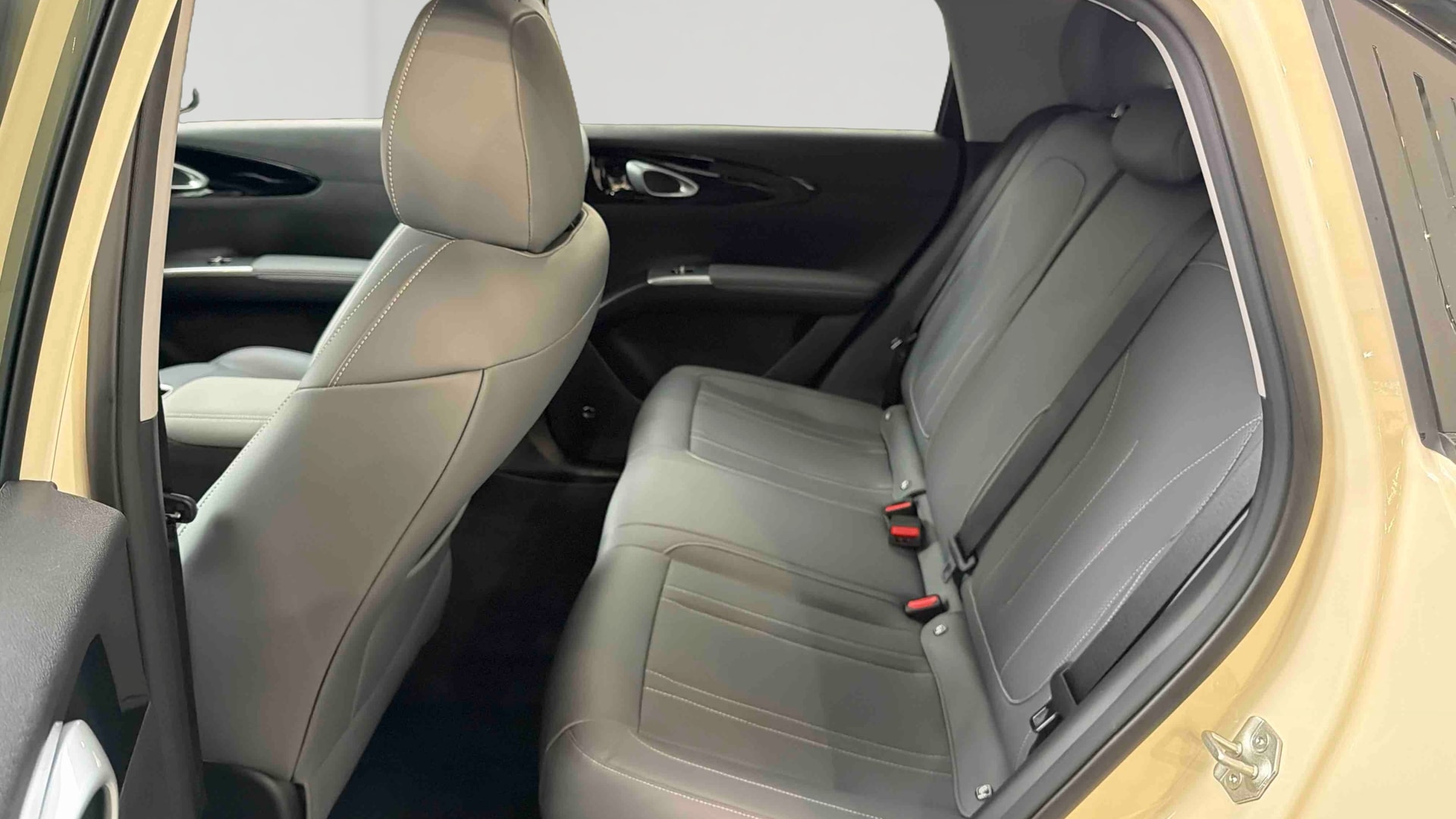 Geely E2 Max+ — Siège arrière gauche