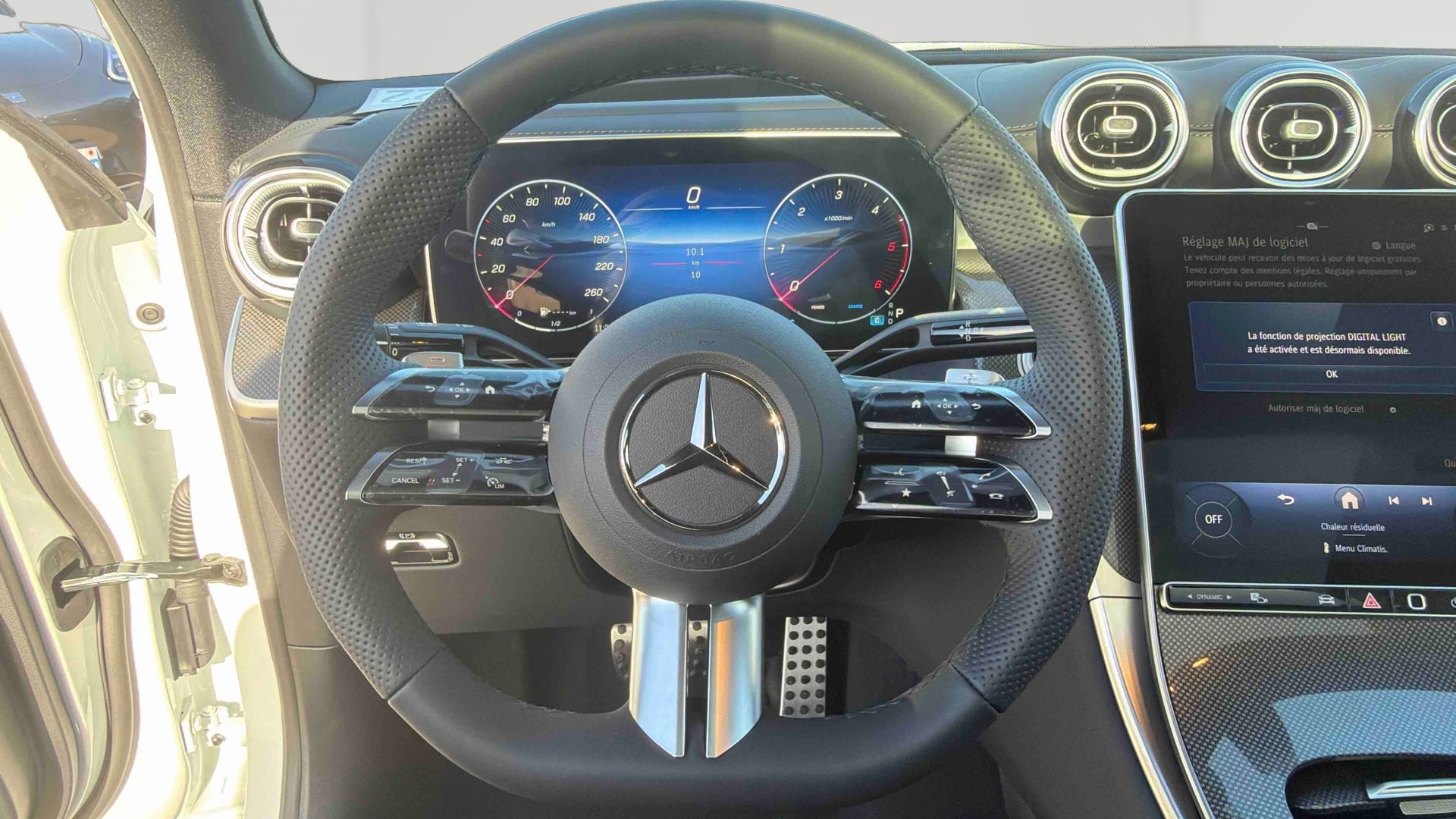 Mercedes-Benz GLC Coupe 220 d 4Matic AMG Line — Poste de pilotage