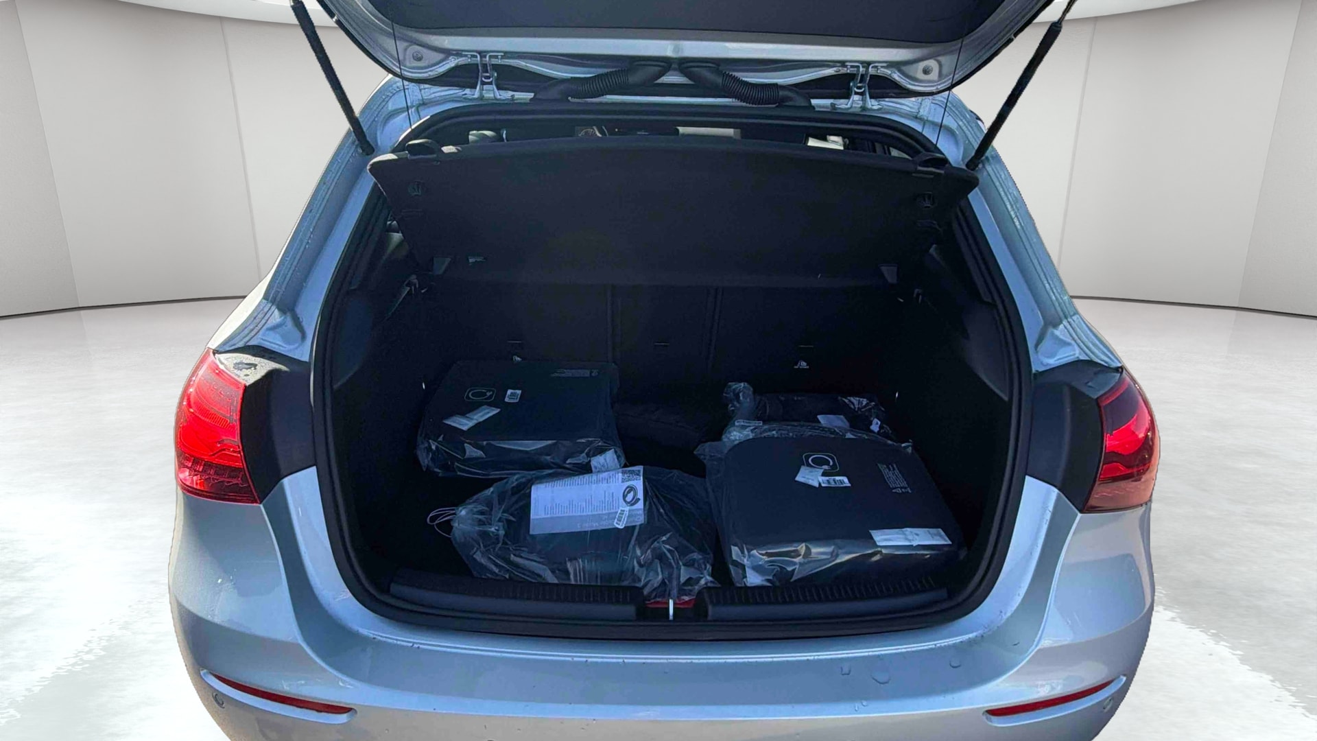 Mercedes-Benz Classe A 250 e Hybrid EQ Business Line — Coffre