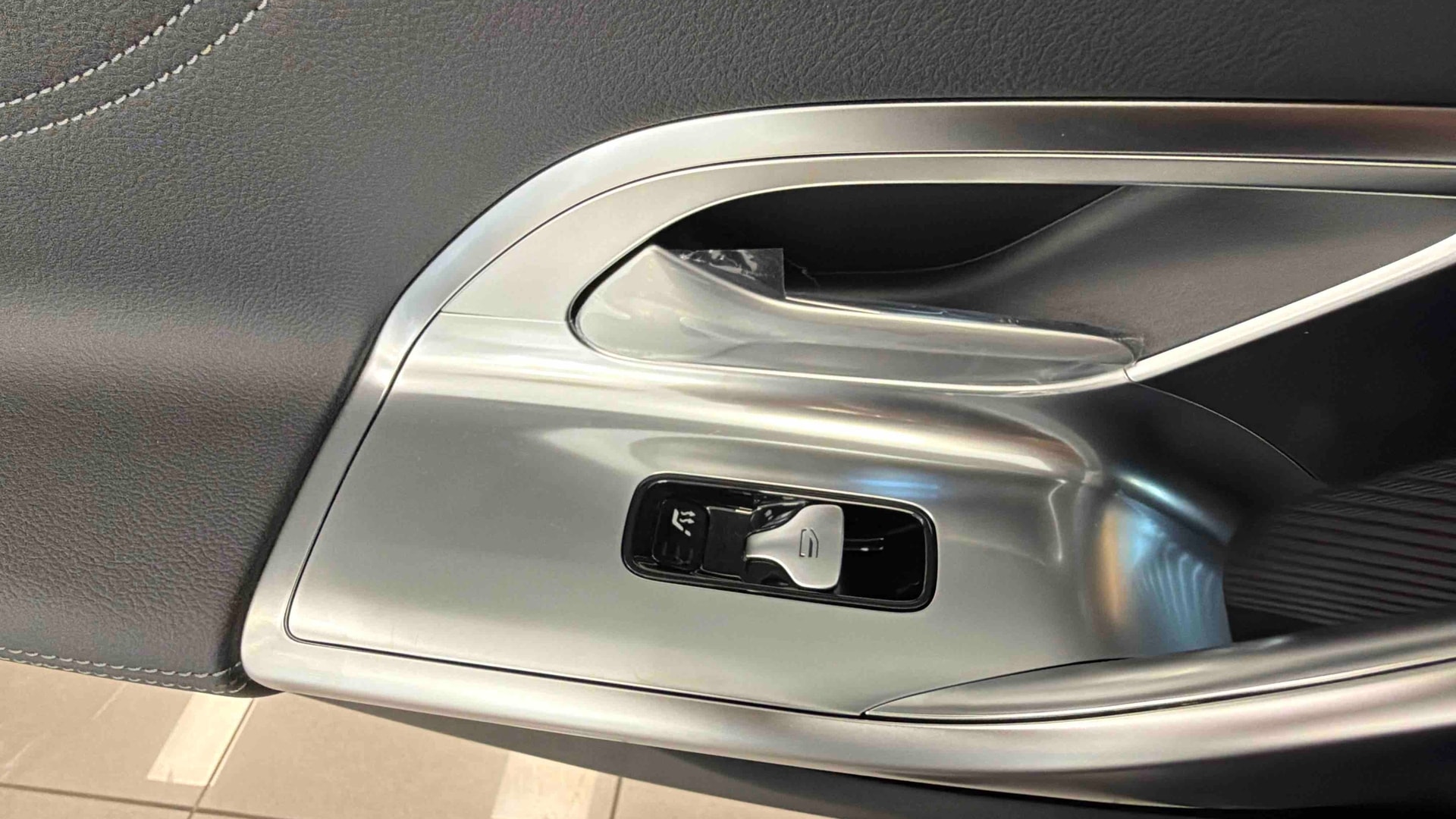 Mercedes-Benz GLC 250 EQ AMG Line — photo 24