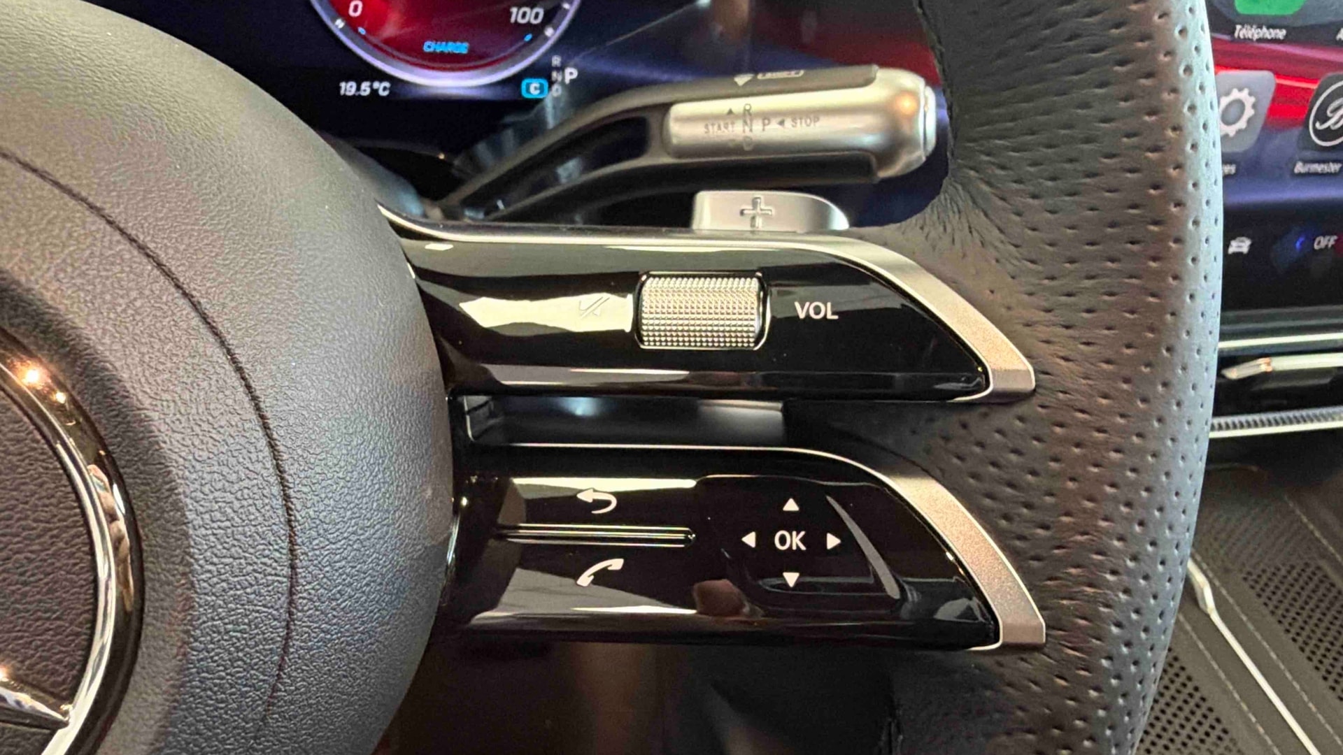Mercedes-Benz GLC 250 EQ AMG Line — photo 20