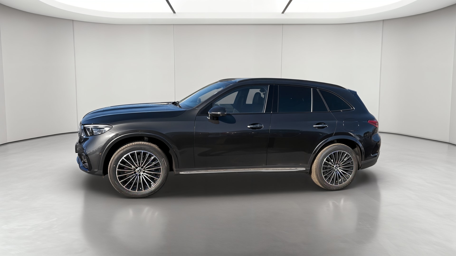 Mercedes-Benz GLC 300 e Hybrid EQ 4Matic AMG Line + — Profil gauche