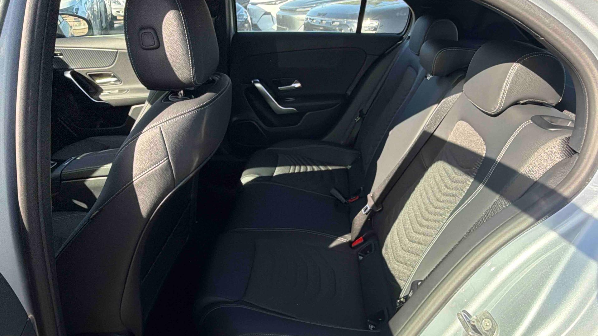 Mercedes-Benz Classe A 250 e Hybrid EQ Business Line — Siège arrière gauche