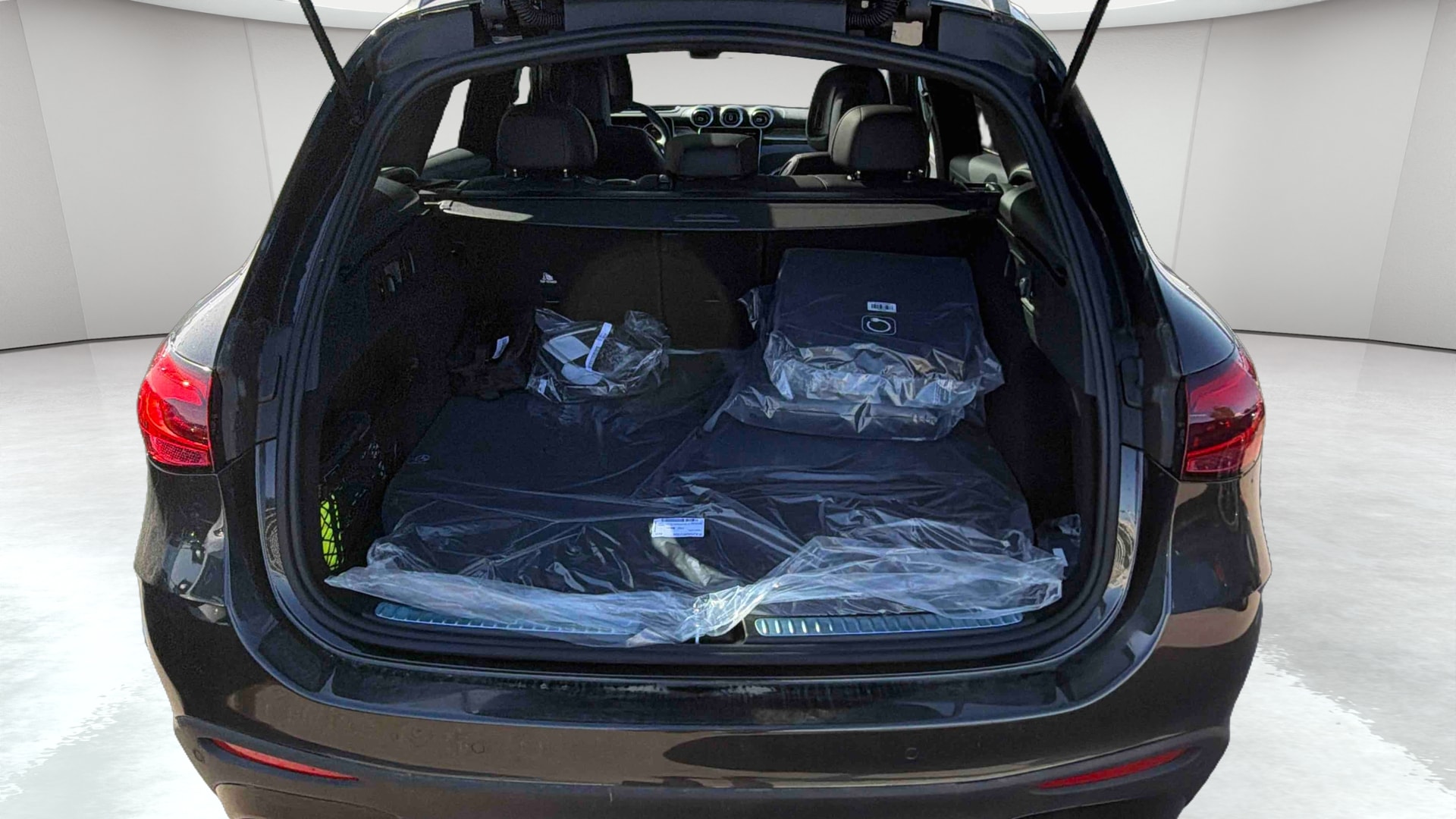 Mercedes-Benz GLC 300 e Hybrid EQ 4Matic AMG Line + — Coffre