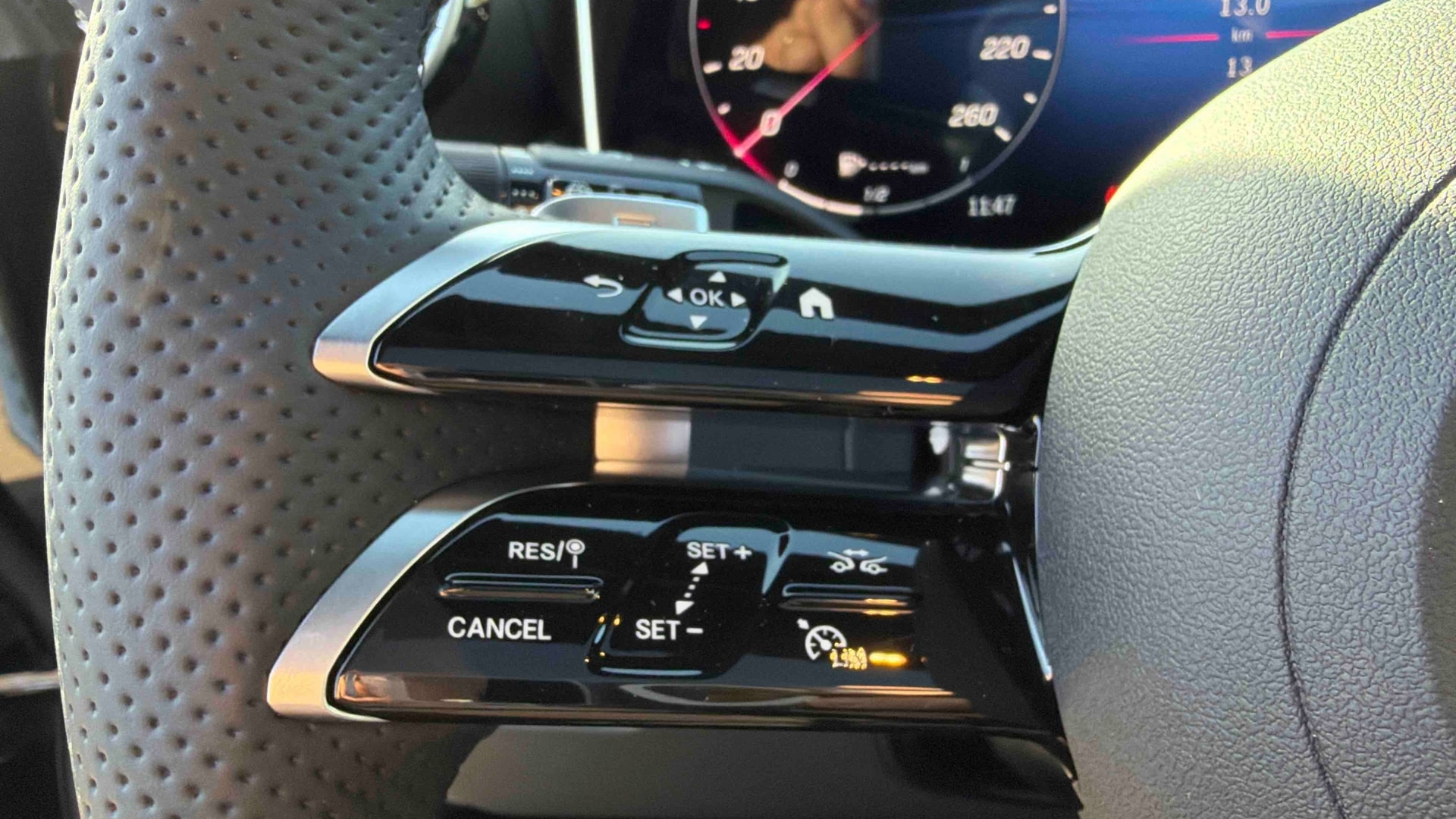 Mercedes-Benz GLC 300 e Hybrid EQ 4Matic AMG Line + — photo 17