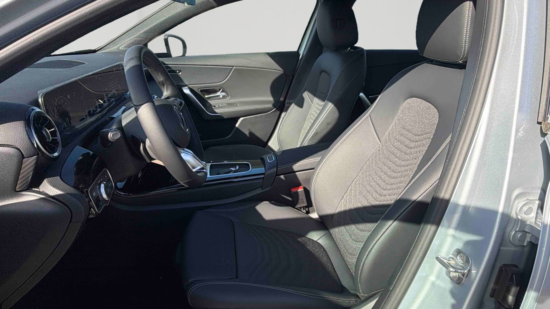 Mercedes-Benz Classe A 250 e Hybrid EQ Business Line — Siège conducteur