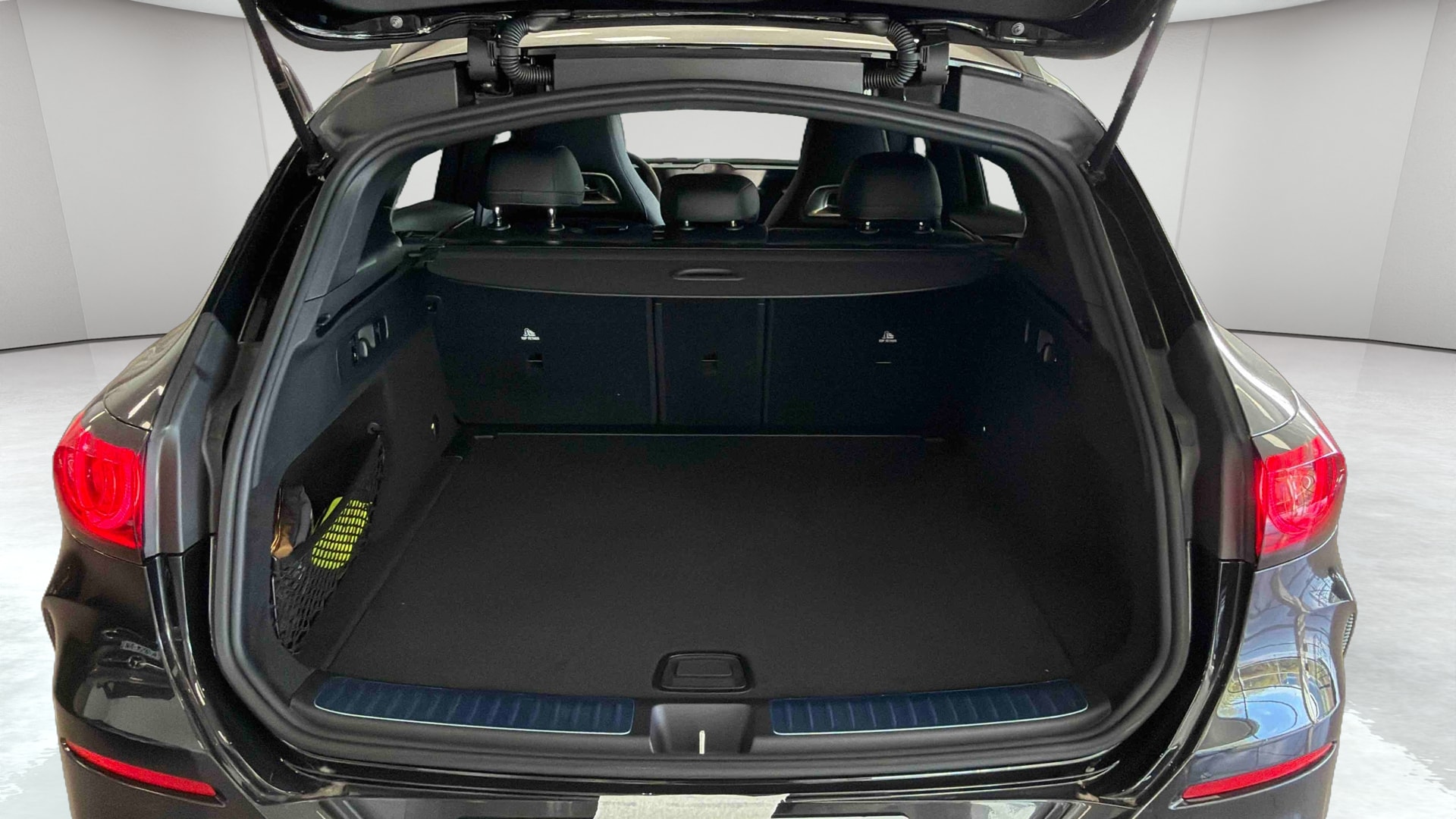 Mercedes-Benz GLC 250 EQ AMG Line — Coffre