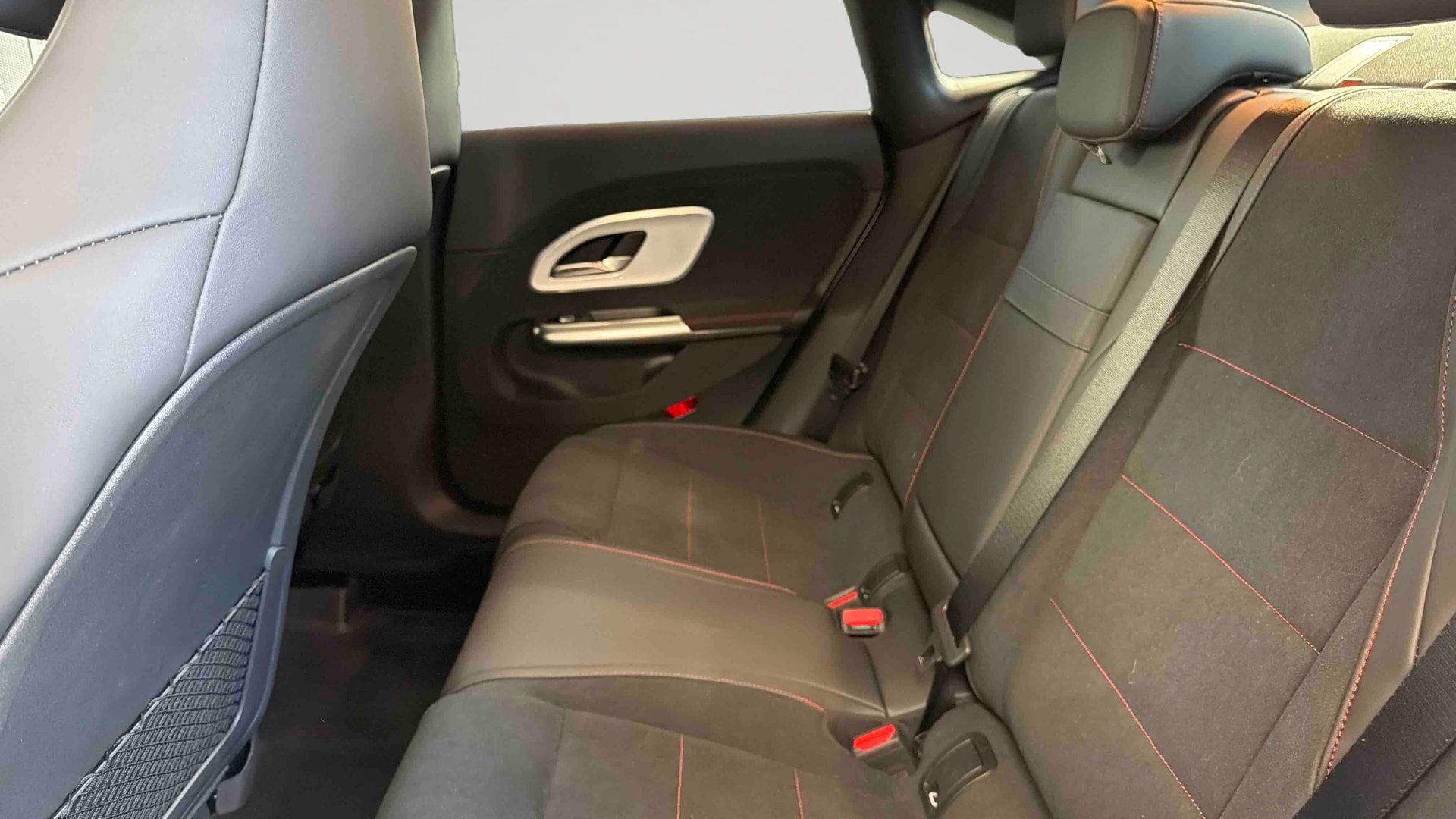 Mercedes-Benz CLA 200 8F-eDCT AMG Line — Siège arrière gauche