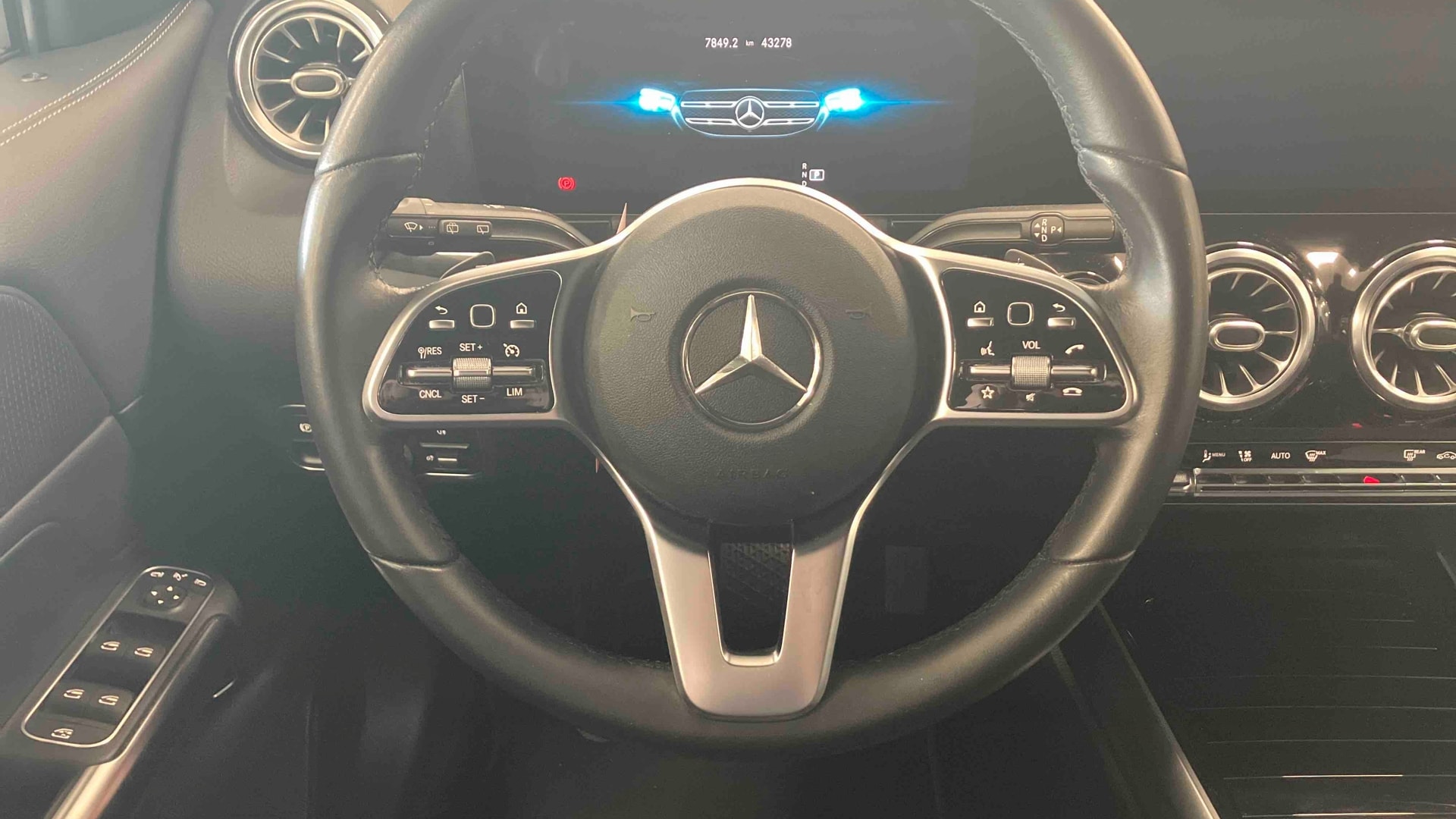 Mercedes-Benz GLA 200 d 8G-DCT Progressive Line — Poste de pilotage