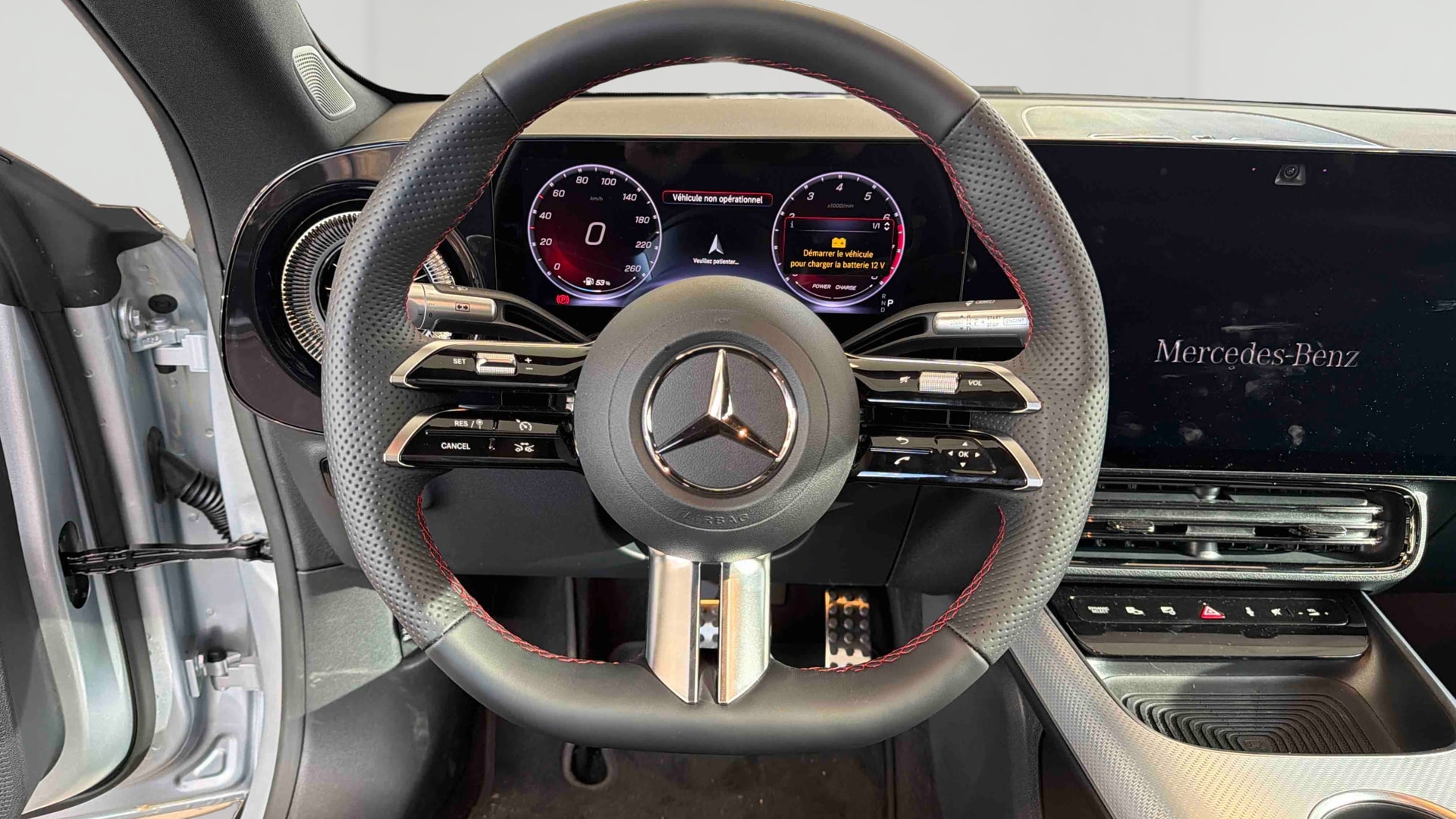 Mercedes-Benz CLA 200 8F-eDCT AMG Line — Poste de pilotage