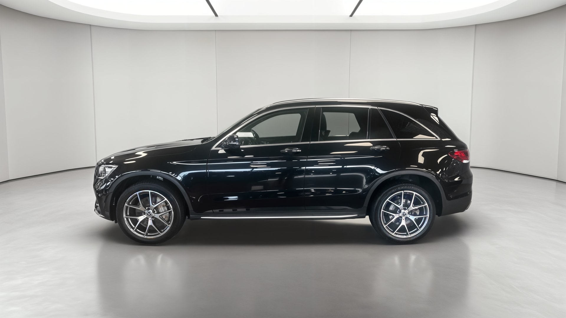 Mercedes-Benz GLC 300 e 9G-Tronic 4Matic AMG Line — Profil gauche