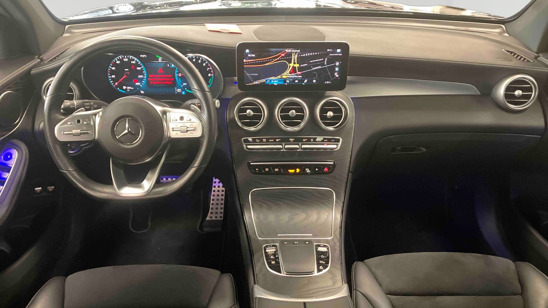Mercedes-Benz GLC 300 e 9G-Tronic 4Matic AMG Line — Planche de bord