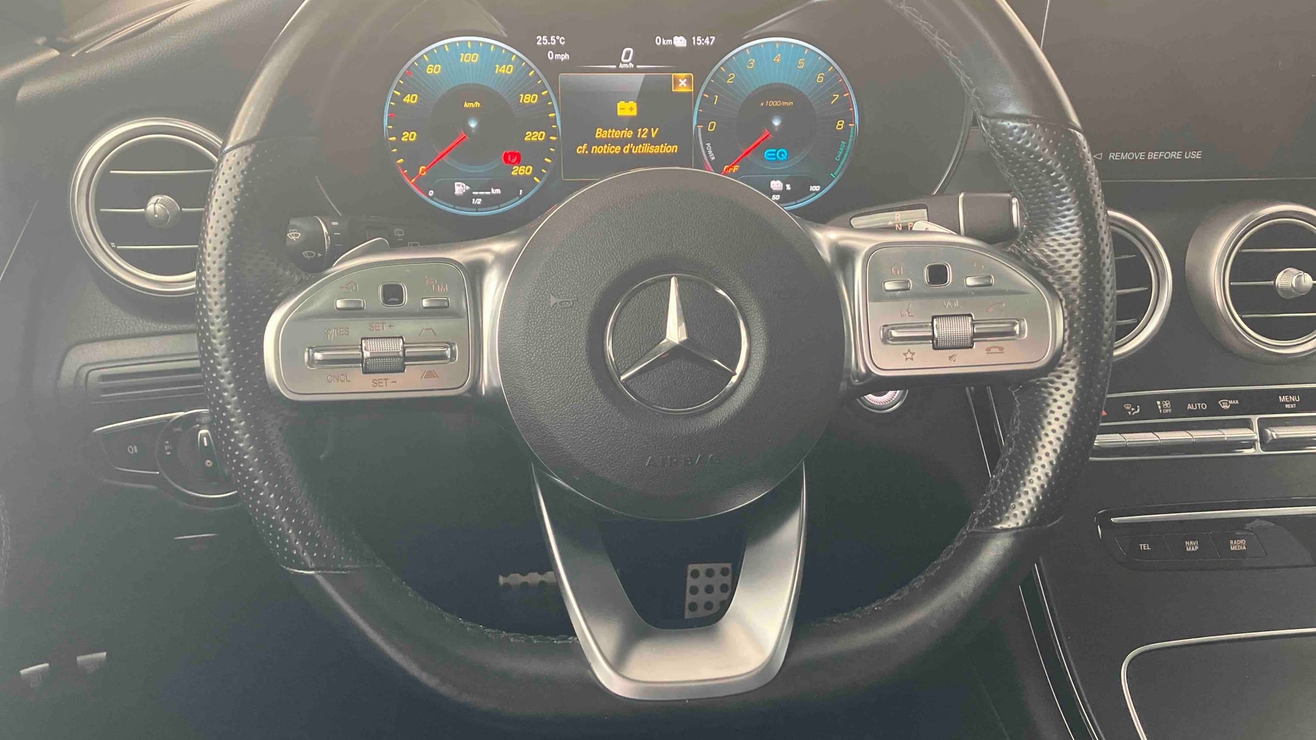 Mercedes-Benz GLC 300 e 9G-Tronic 4Matic AMG Line — Poste de pilotage