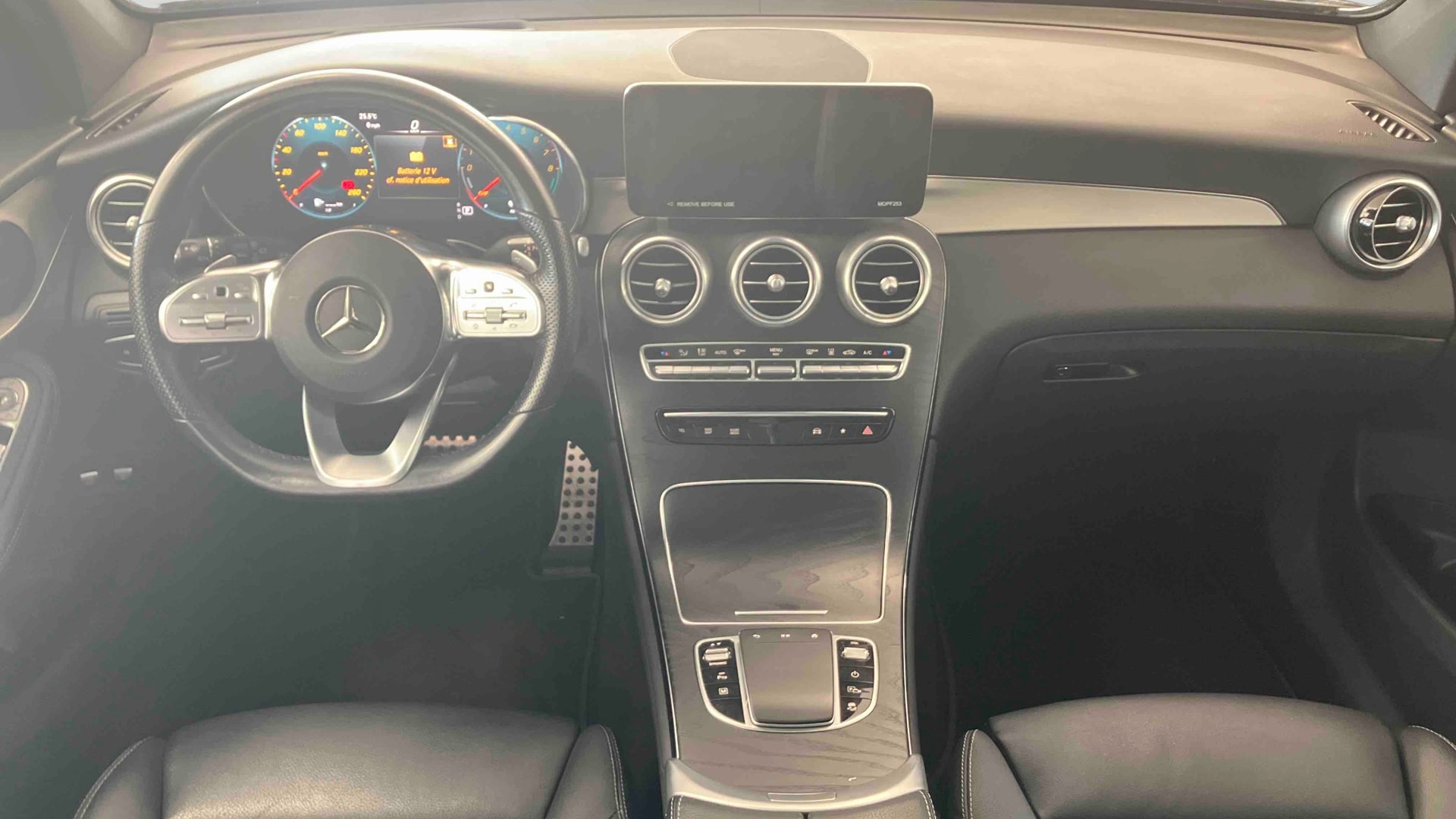 Mercedes-Benz GLC 300 e 9G-Tronic 4Matic AMG Line — Planche de bord