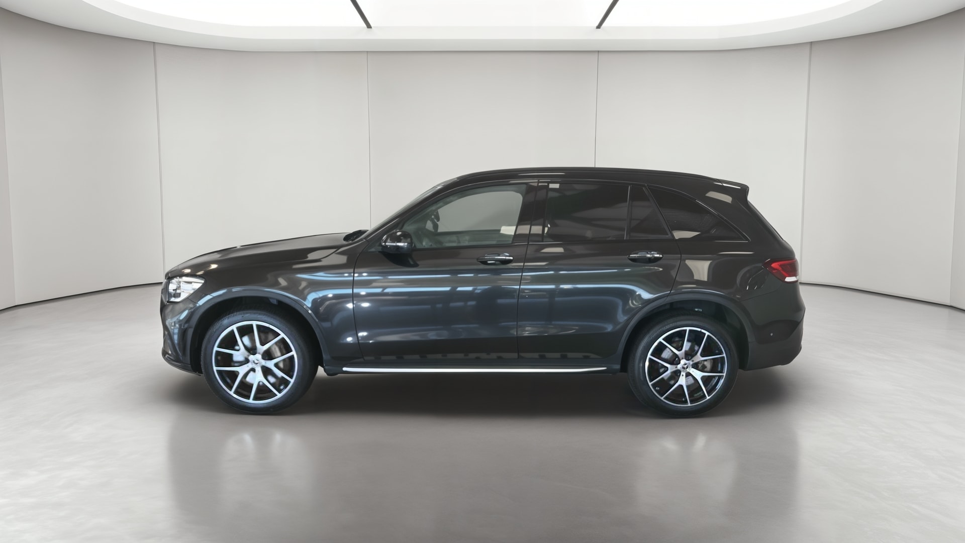 Mercedes-Benz GLC 300 e 9G-Tronic 4Matic AMG Line — Profil gauche