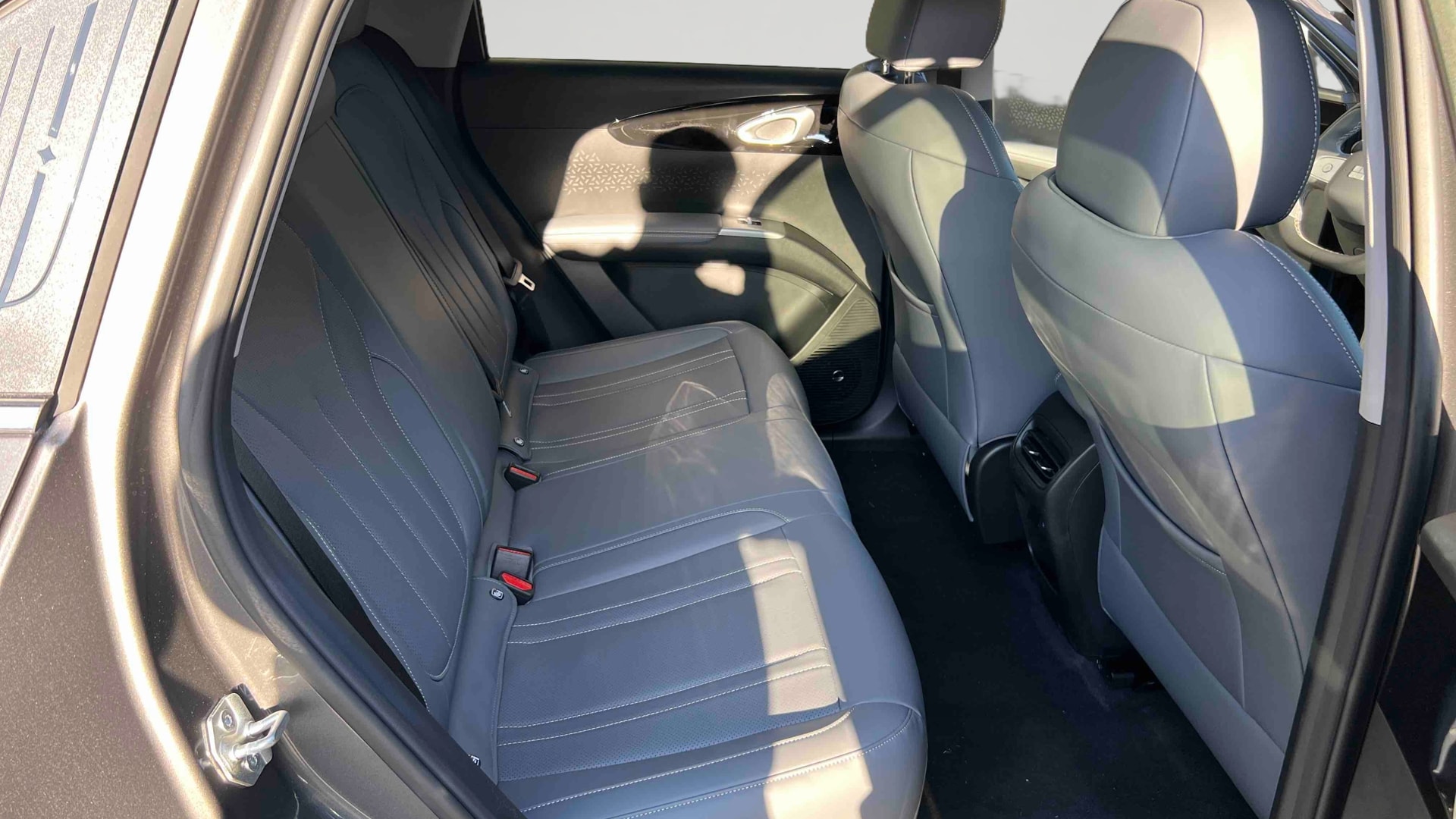 Geely E2 Max+ — Siège arrière gauche
