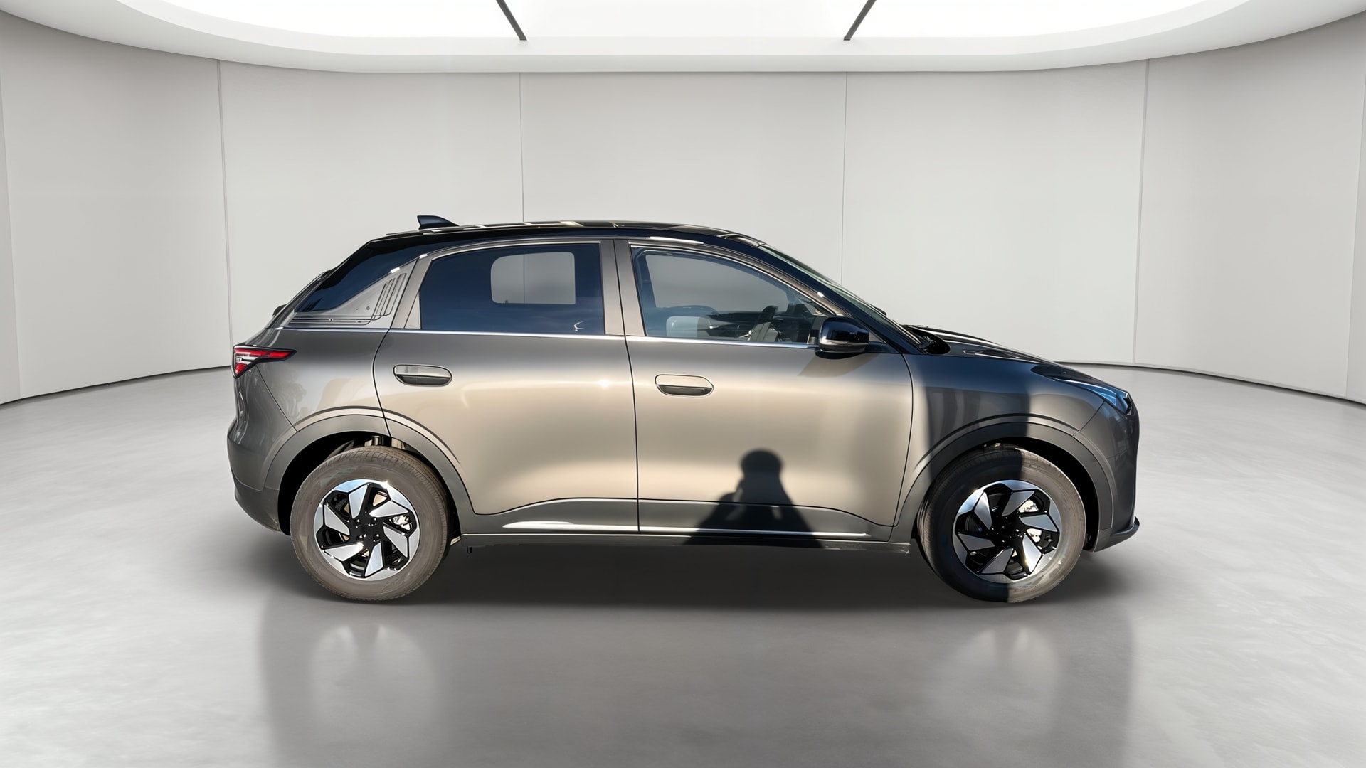 Geely E2 Max+ — Profil droit