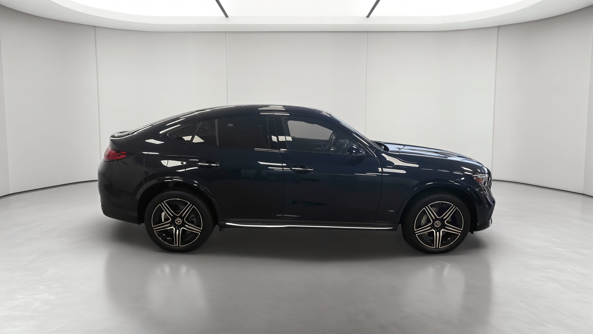 Mercedes-Benz GLC Coupe 300 e 9G-Tronic 4Matic AMG Line — Profil droit