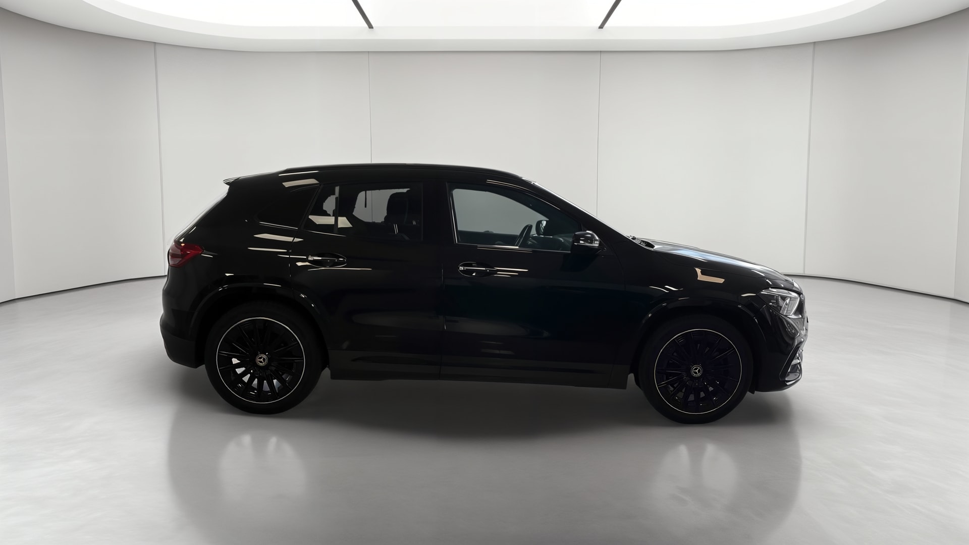 Mercedes-Benz GLA 200 d 8G-DCT AMG Line — Profil droit